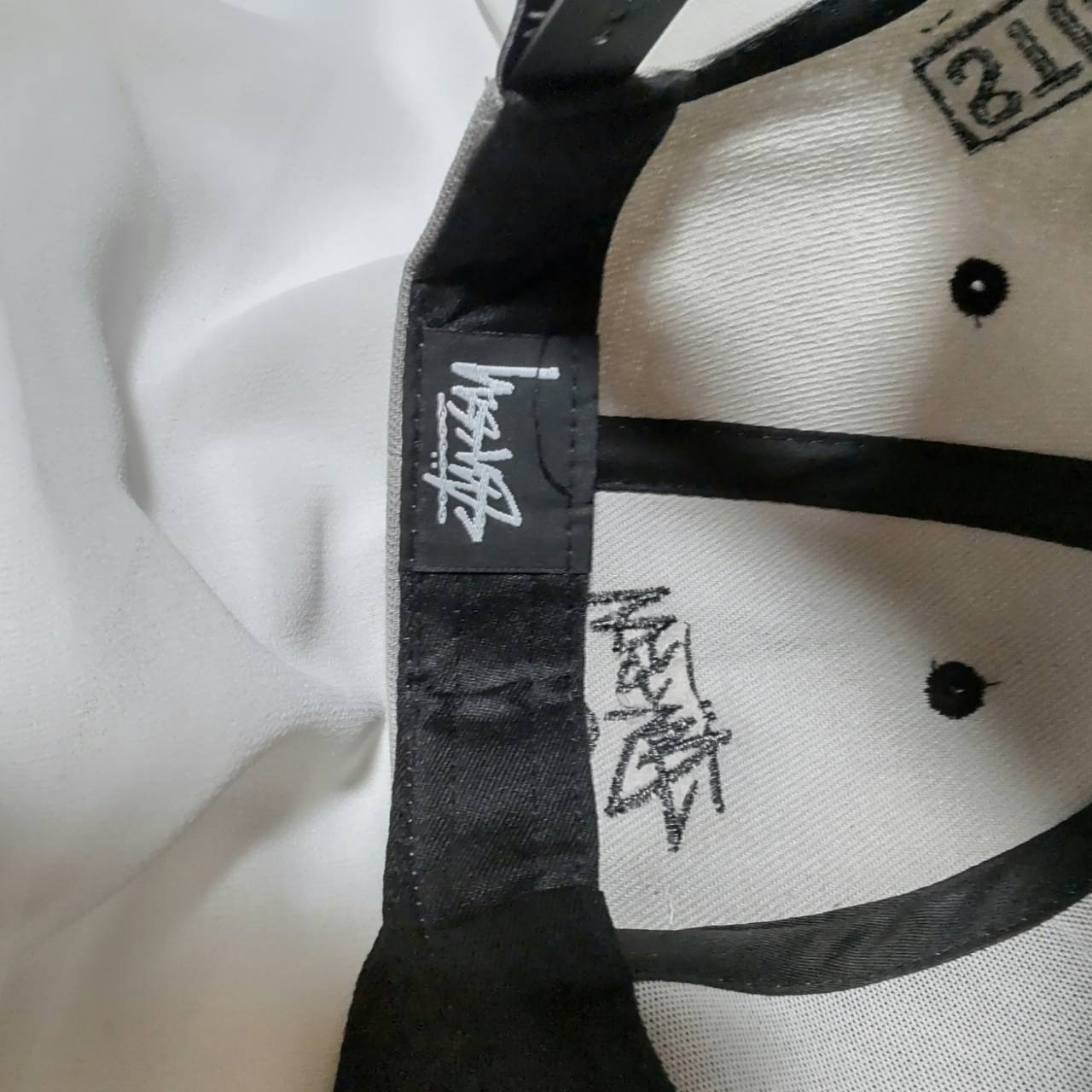 check description chose color STUSSY Snapback Cap Hat black Gray White Red acs