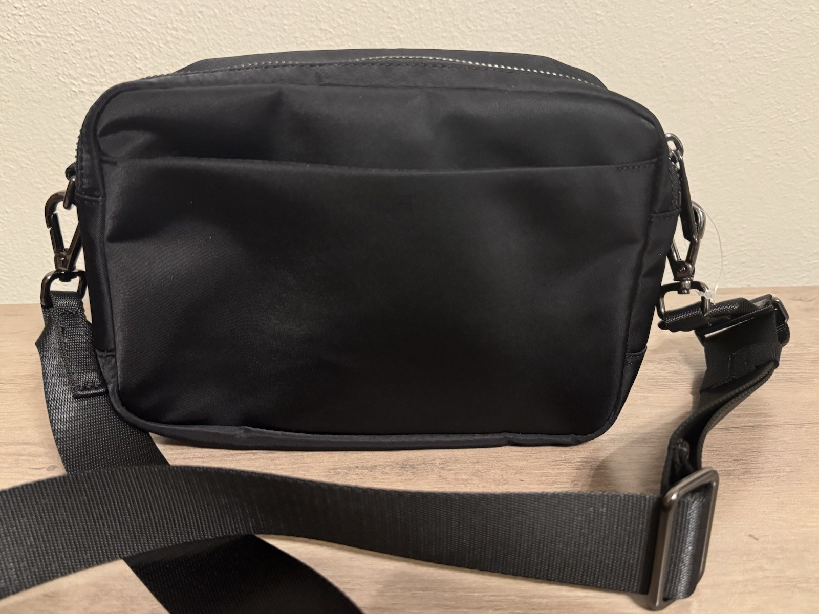 NWOT Black Lululemon 3L large everywhere crossbody metal hardware