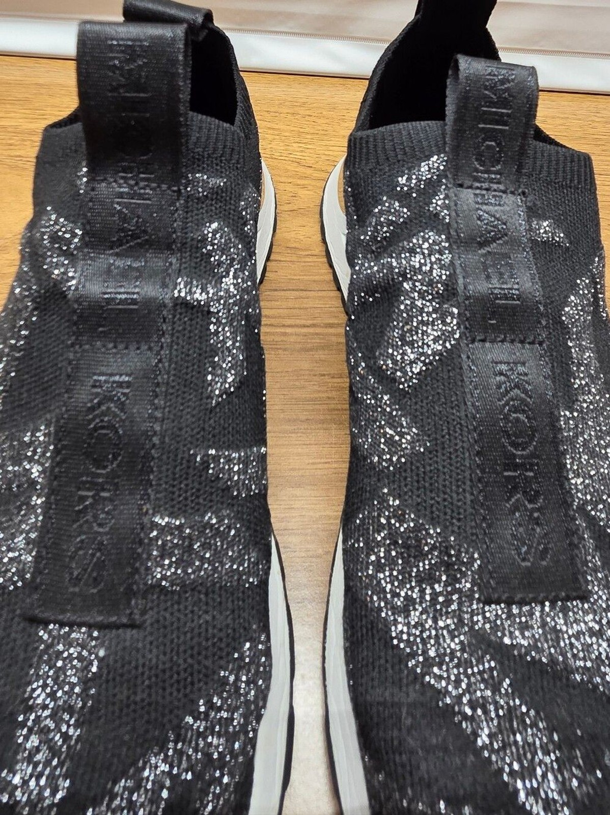 MICHAEL Michael Kors Bodie Slip-On Sneakers Black/Silver Metallic Logo Knit – 9M