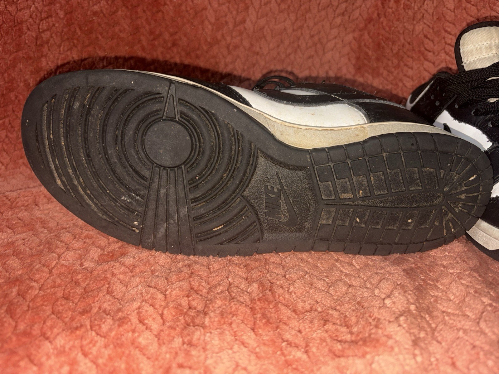 Nike Men’s Athletic Sneakers Lace Up Low Top Black White Colorblock Panda Size10