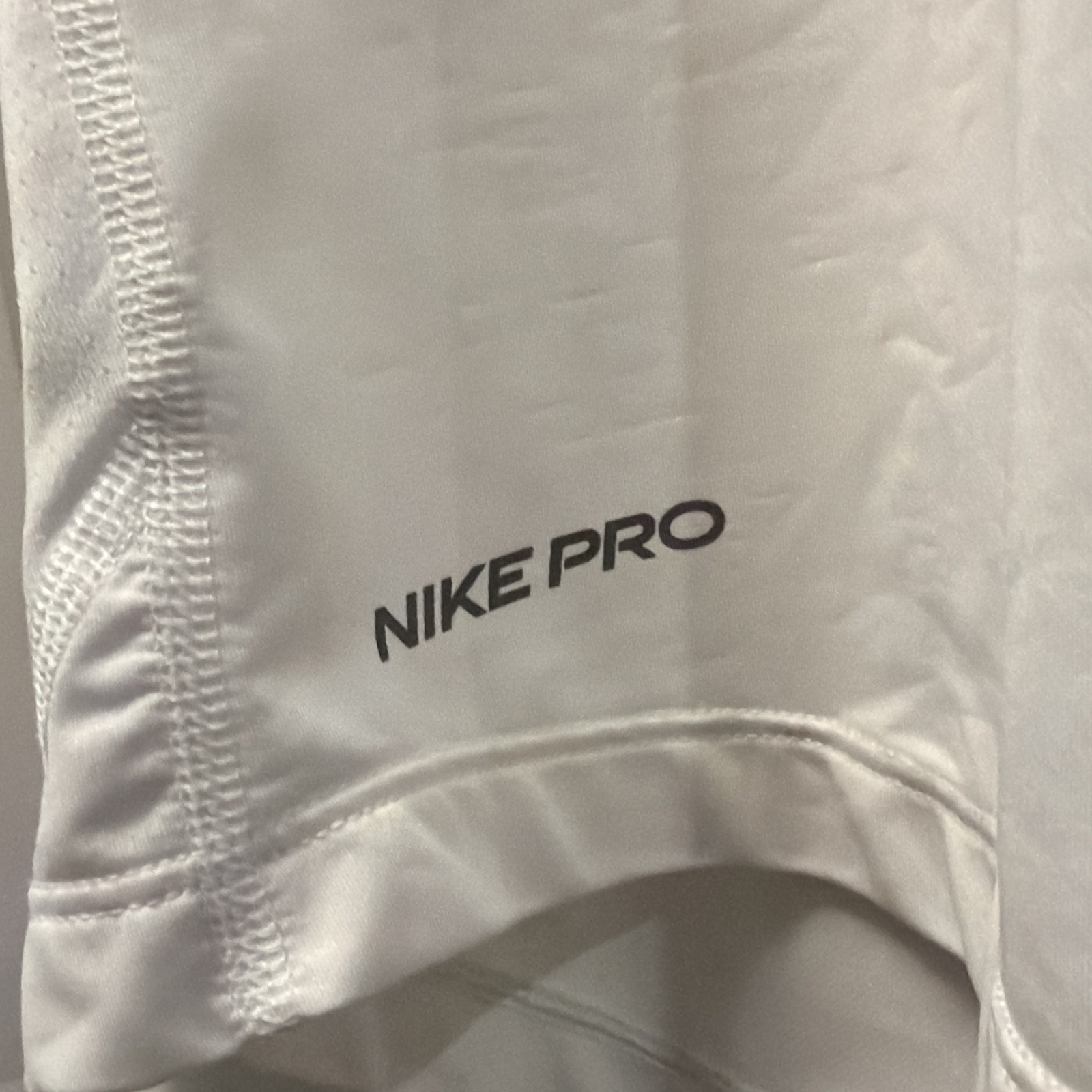Nike Men’s White Medium Long Sleeve Activewear For Workout/Sport Activities