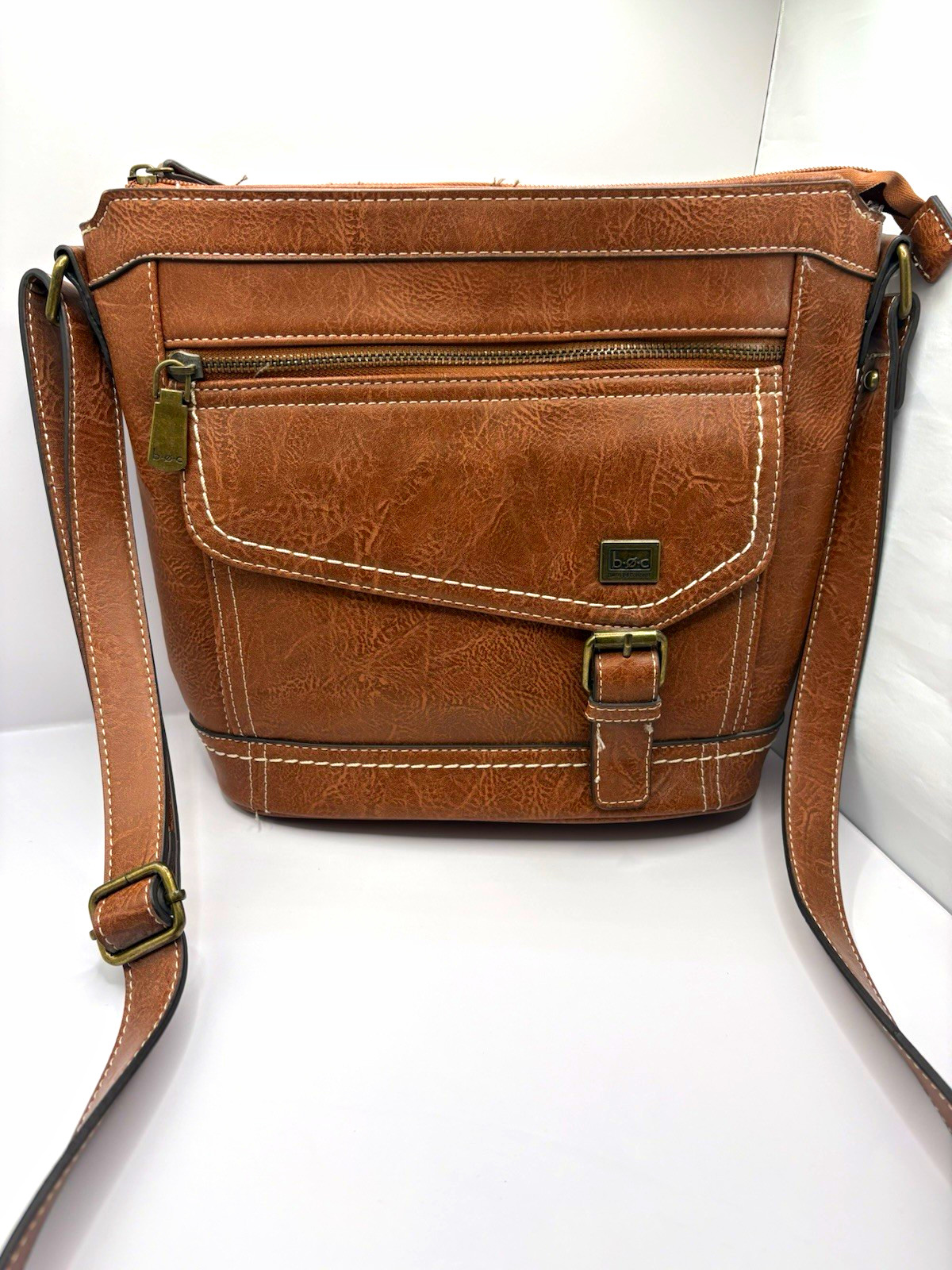 b.o.c. Brown Medium Crossbody Bag Adjustable Strap Zip/Magnetic Buckle Accent