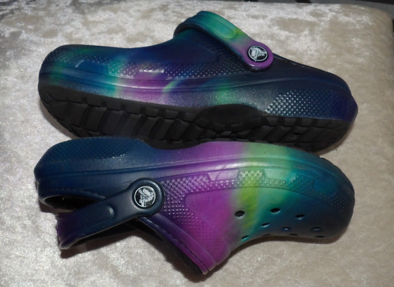 CROCS UNISEX NAVY BLUE/PURPLE TYE DYE BLACK LINED CLOGS,MULES( W:4/M:2)