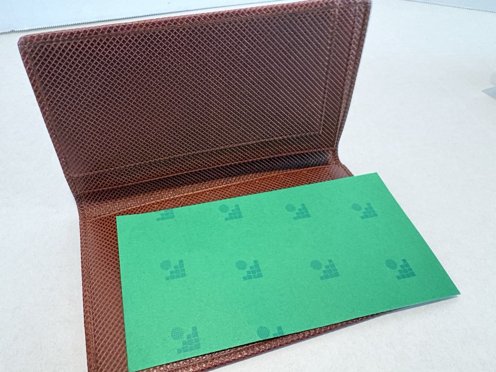 Bottega Veneta Men’s Wallet Black Diamond Texture With Brown Trim 8 Card Slots