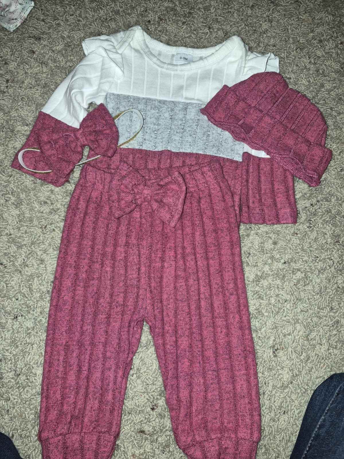 Baby 0-3 Months 4 Piece Pink White Gray Outfit Set Bodysuit Pants Hat Headband