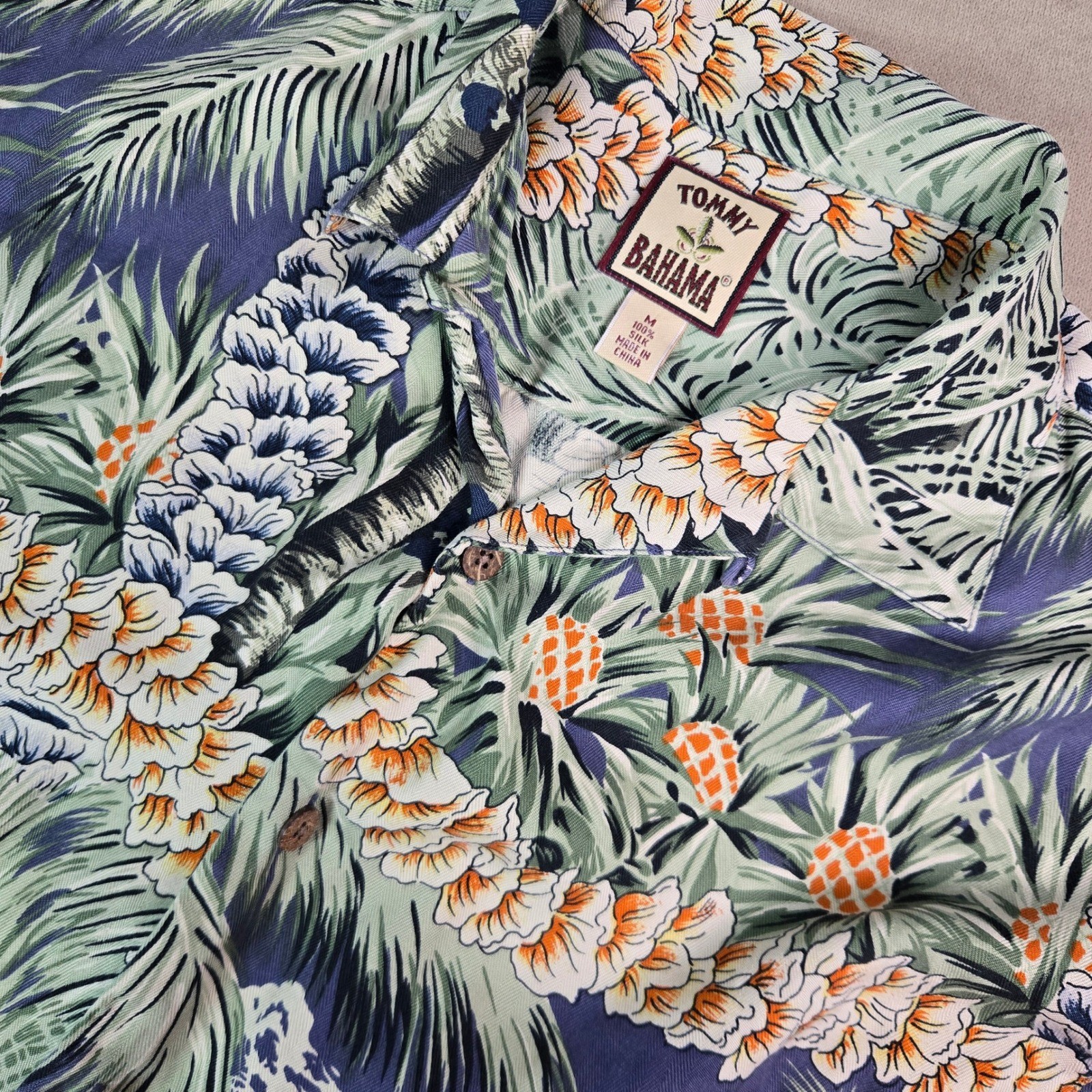 Tommy Bahama Mens Silk Camp Shirt Medium Blue Tropical Palm Pineapple Hawaiian