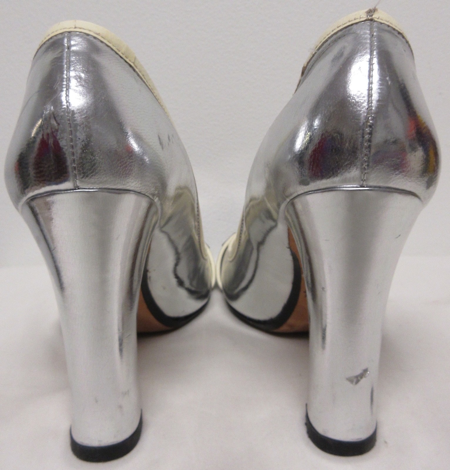 JESSICA BENNETT SILVER LEATHER W BUCKLE ROUND TOE PUMPS CREAM PATENT TRIM 7 1/2