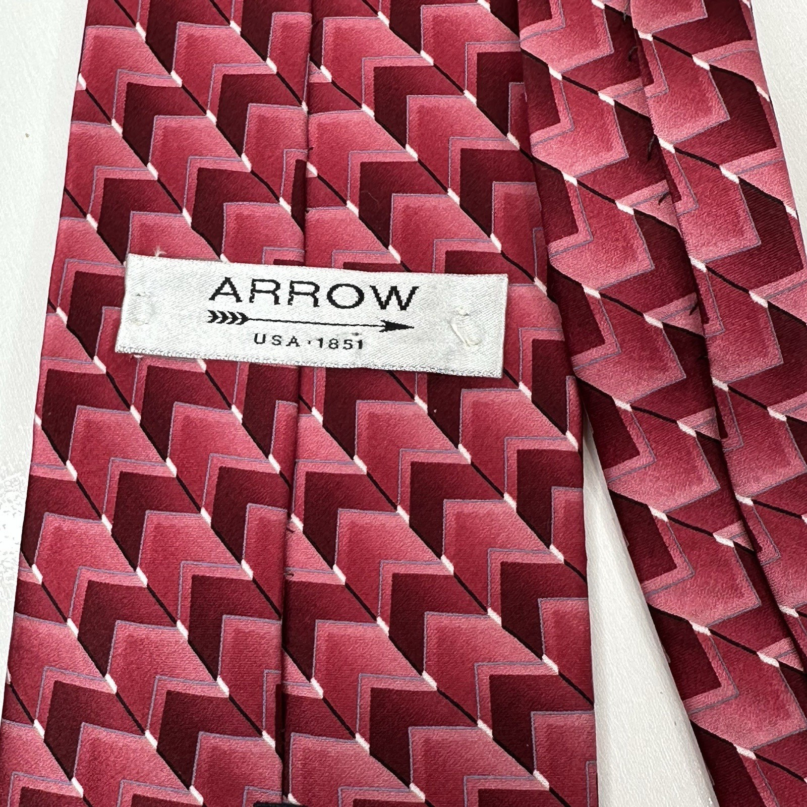 Arrow Tie Necktie Approximately 59 1/2″ x 3 5/8″ 100% Imported Silk Made in USA
