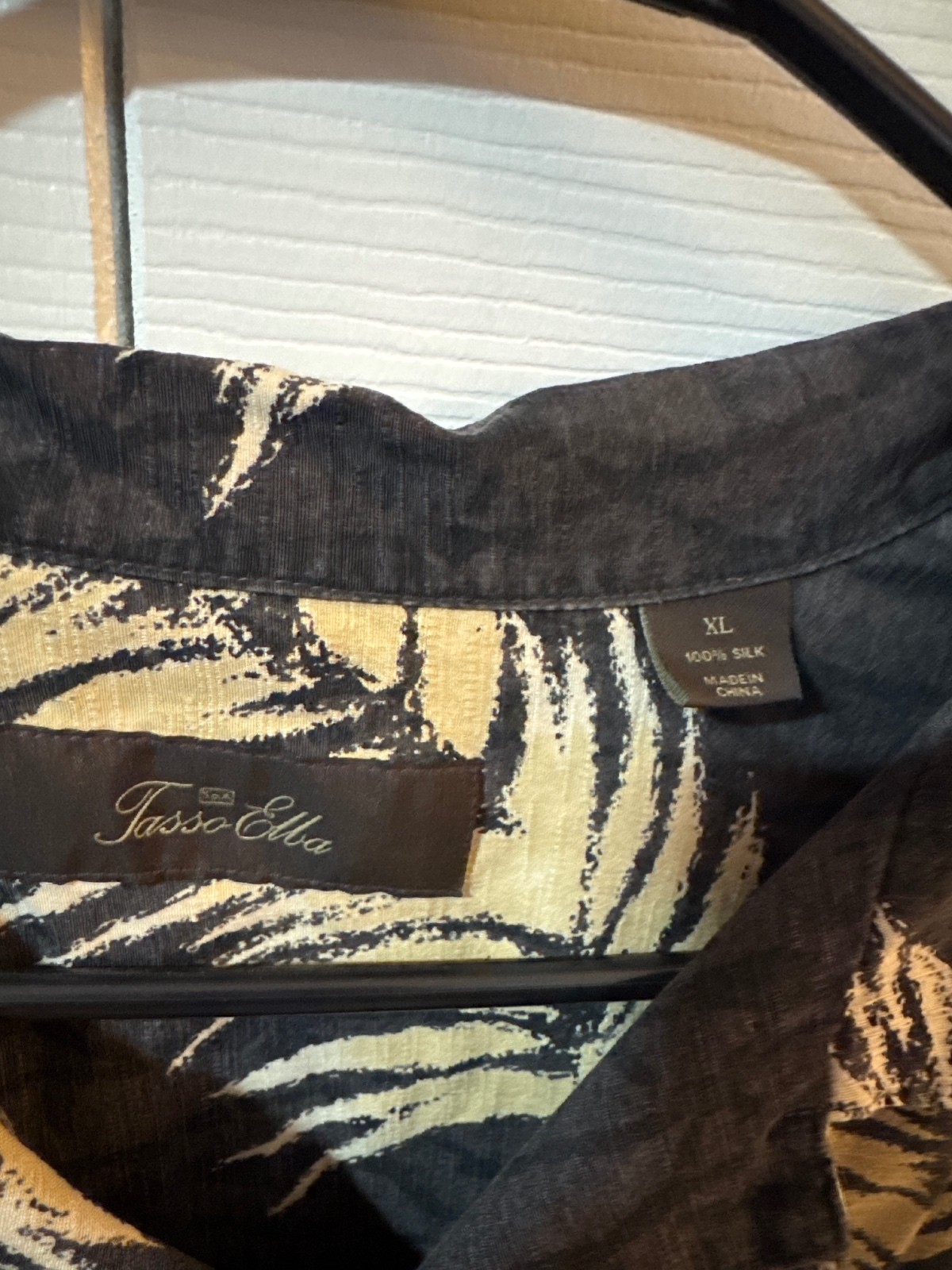 Tasso Elba Men’s XL Black Silk Hawaiian Shirt with Beige Leaf Print