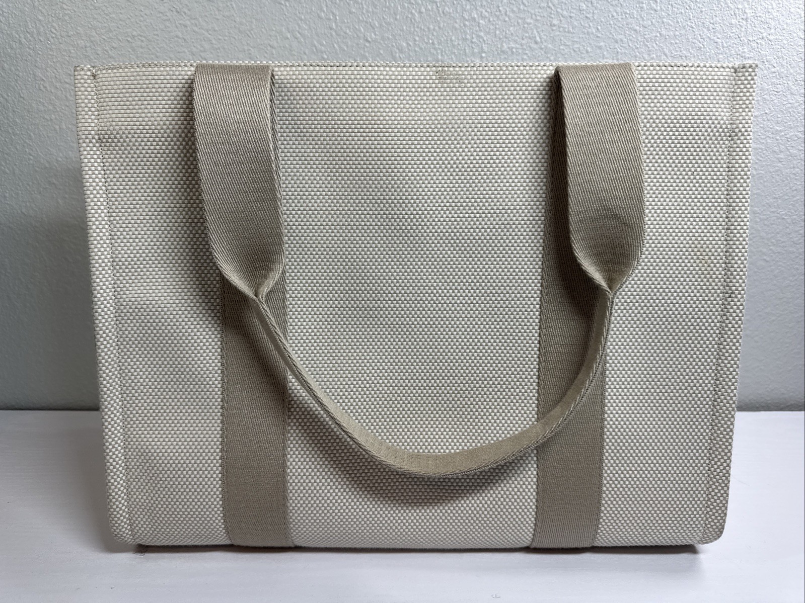 Lululemon Two-Tone Canvas Tote Bag Beige OS – Good Condition – Free Shipping!