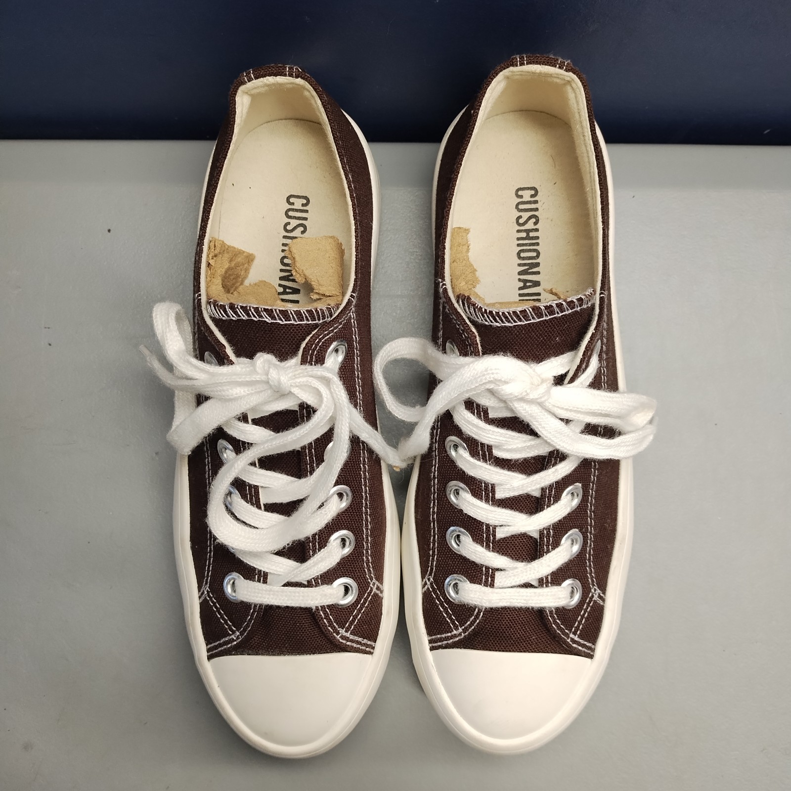Cushionaire Vasco Platform Sneakers Womens 8M Brown White Upper Fabric Lace Up