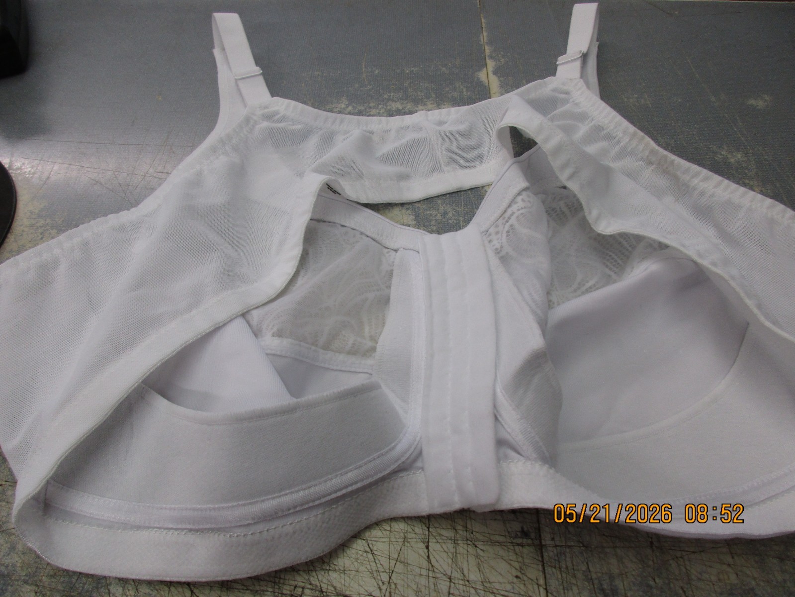 Glamorise 54B MagicLift Natural Shape Front-Closure Wirefree Bra 1210 White