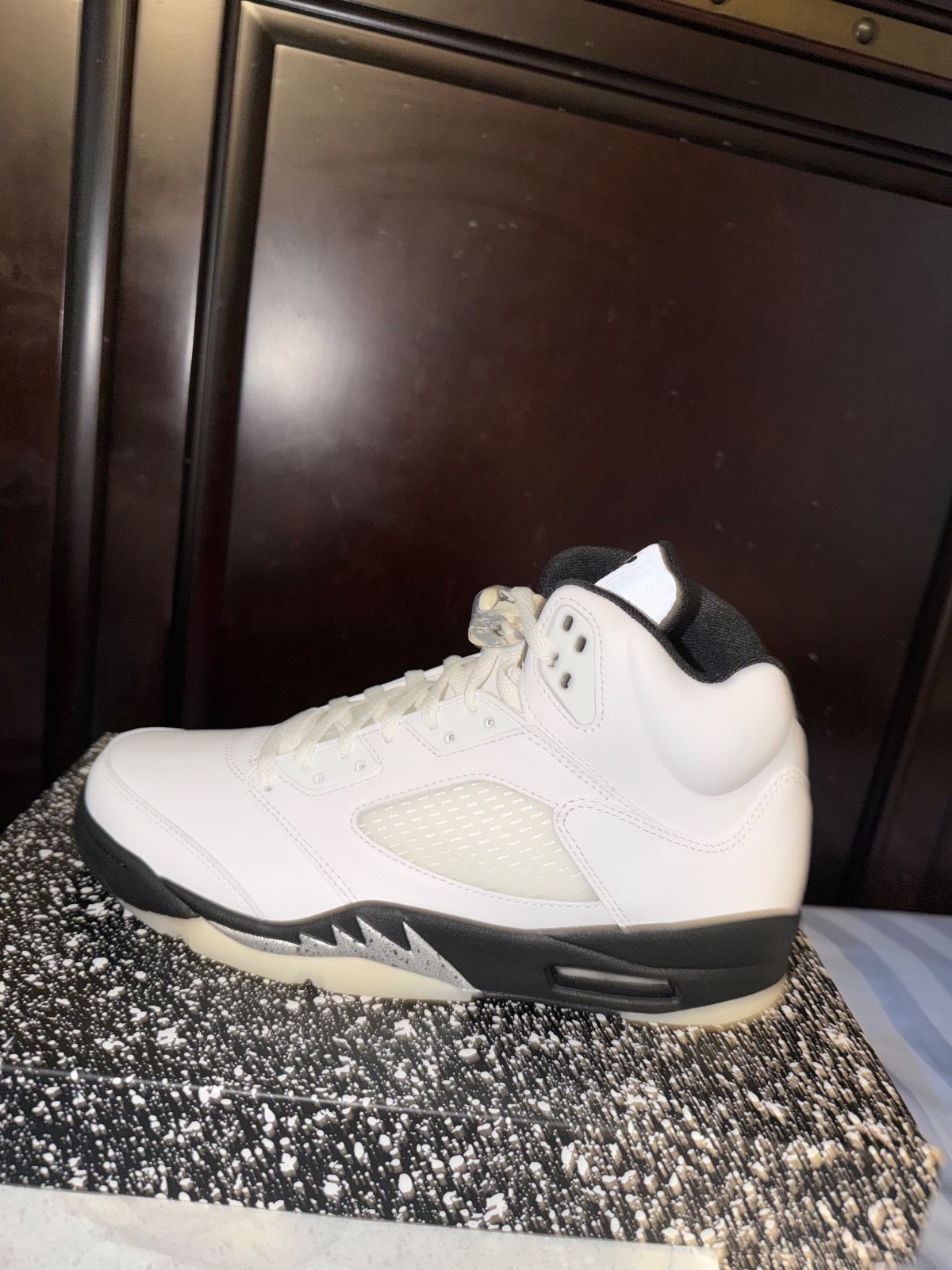 Jordan 5 Retro “White And Black” Sail Men Size 10 new with box