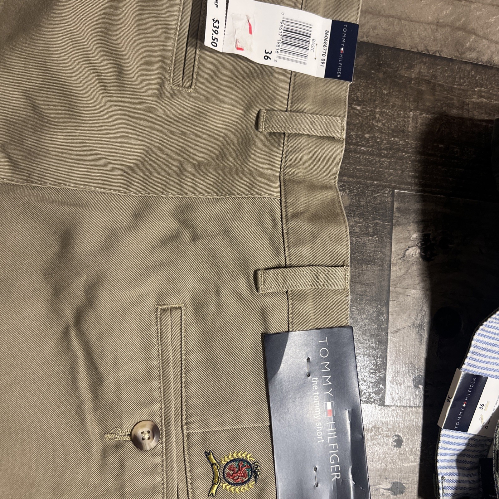 Tommy Hilfiger Vintage 2002 NWT Men’s 36 Khaki Chino Shorts Crest Logo