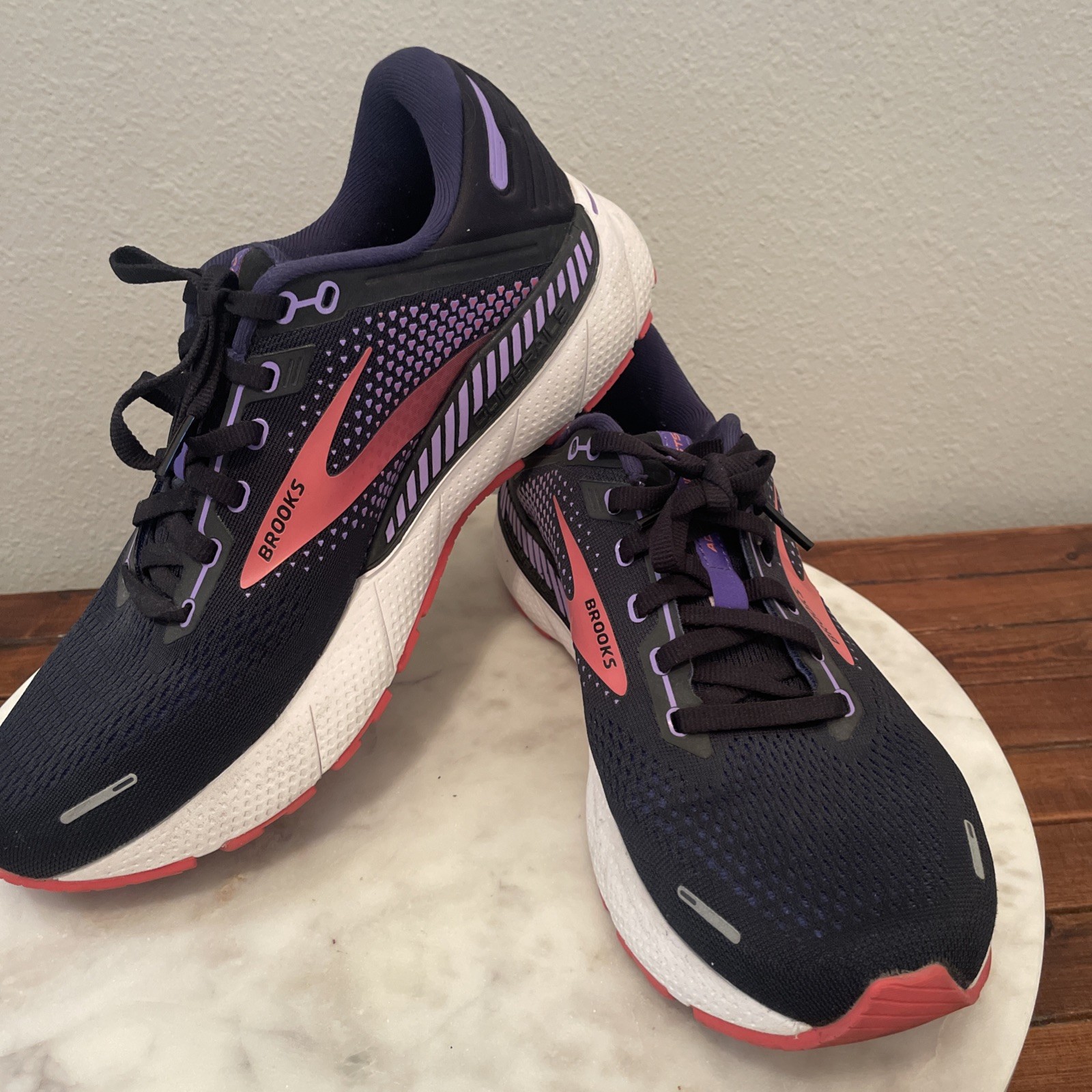 Brooks Adrenaline GTS 22 Women’s Size 10 Wide D Running Shoes Black Coral Purple