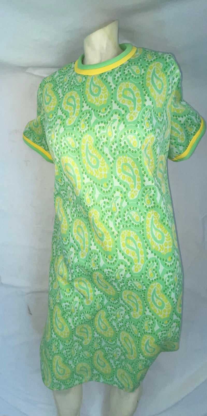 VTG 60S 70S WOMENS POLYESTER PAISLEY GREEN WHITE YELLOW SCOOTER DISCO GOGO DRESS