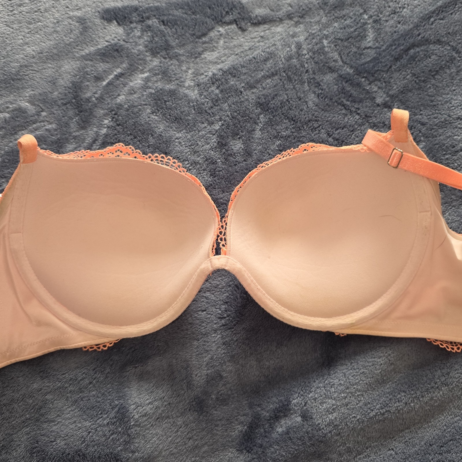 Victoria’s Secret Plunge Bra 32DD Coral Peach Lace Underwire Padded Sexy
