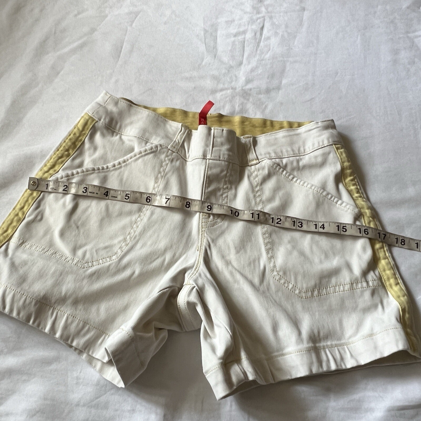 Spanx Stretch Twill Shorts Pull On Ivory W/Yellow Trim Women’s Size SP 26W