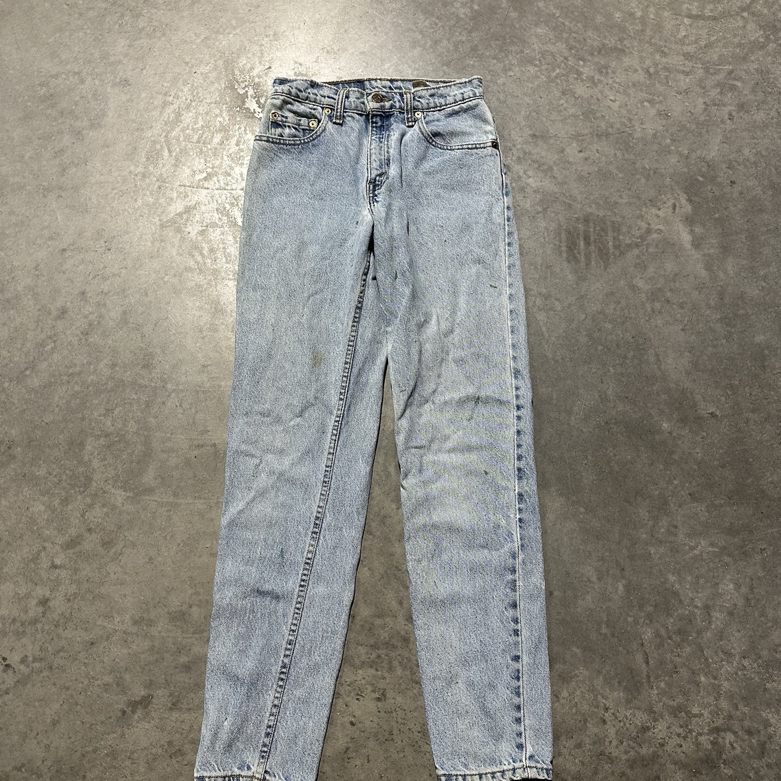 Vintage Levi’s 550 Relaxed Fit Tapered Jeans Size 26-30 Made in Canada 90s