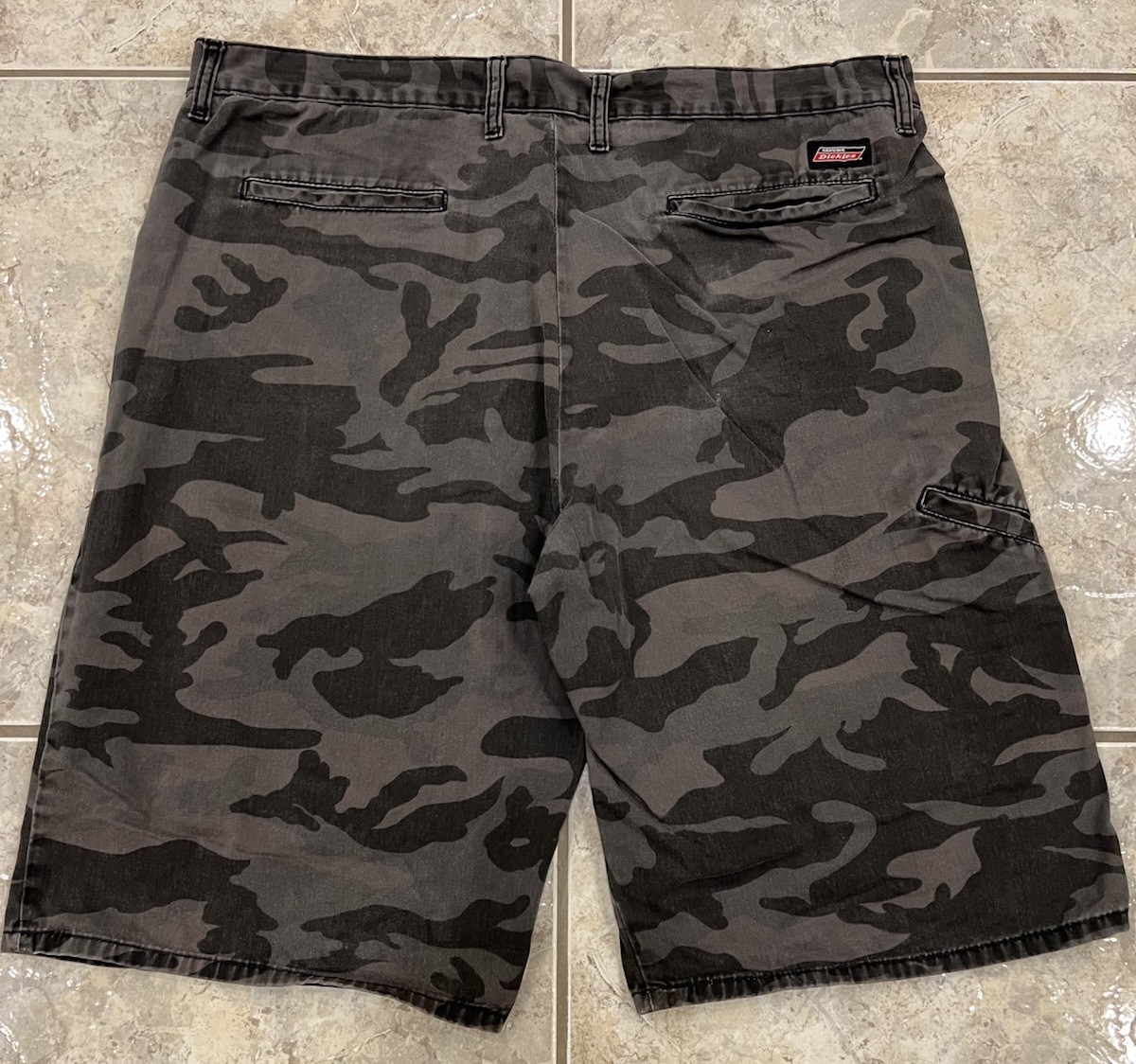 Wrangler Men’s 38 Gray Black Camo Shorts Casual Workwear Tech Cell Pocket