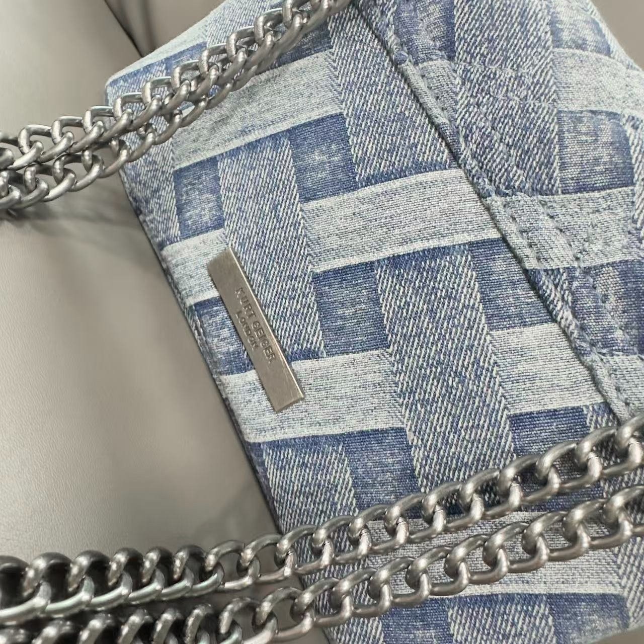 Kurt Geiger London Denim Woven Crossbody Bag Silver Eagle Crystal 20×8×15 cm