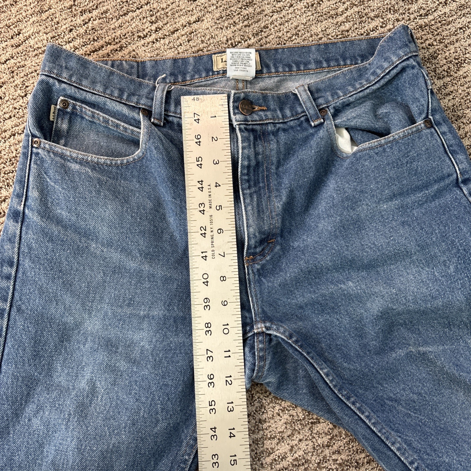 LL Bean Classic Fit Light Wash Blue Denim Jeans Mens 33×30 Straight Leg