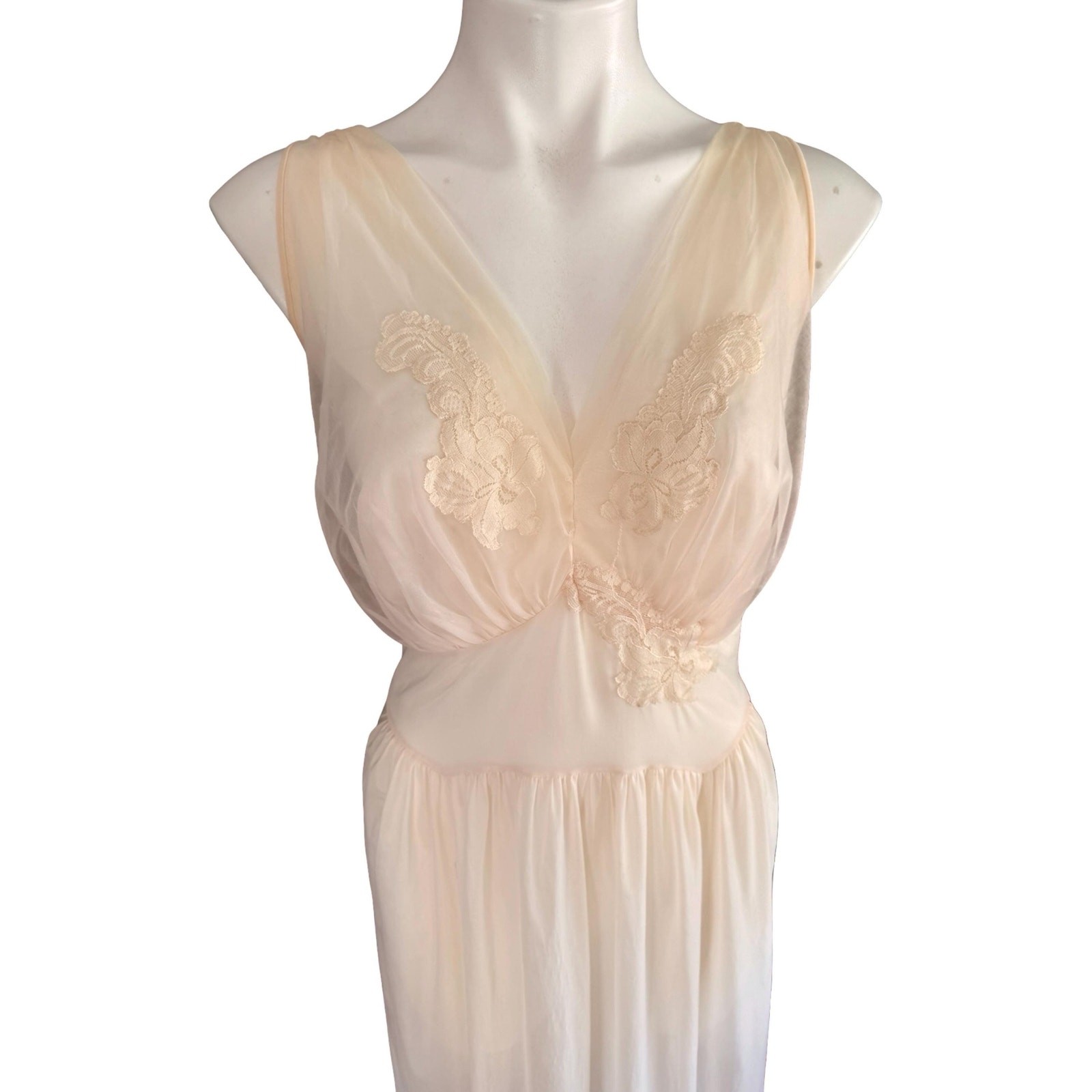 Vintage Vanity Fair 1950s Blush Chiffon Lace Applique Full Slip Size 42 (XL)