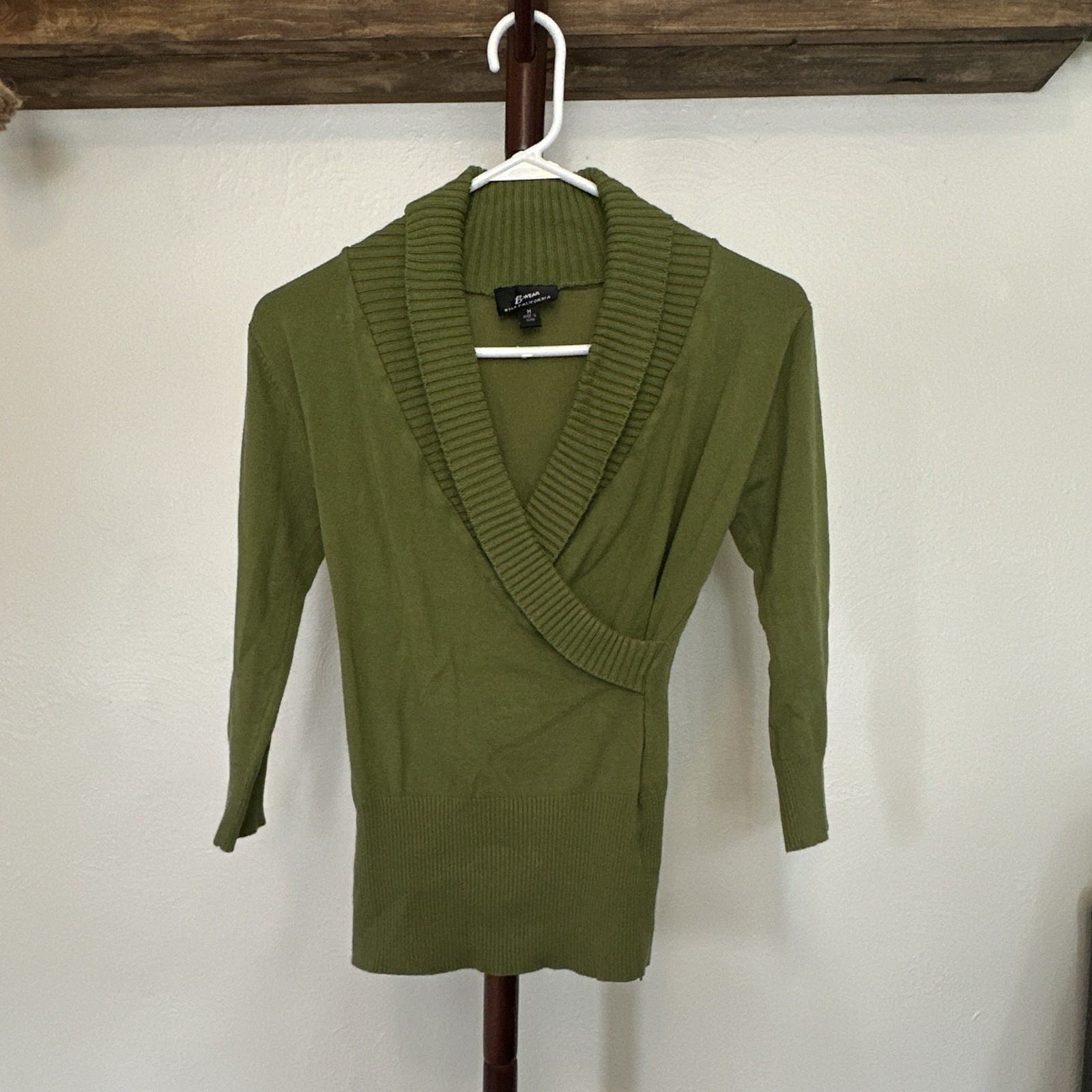 B-Wear Women’s Green M Ribbed Knit V-Neck Long Sleeve Pullover Sweater 8154