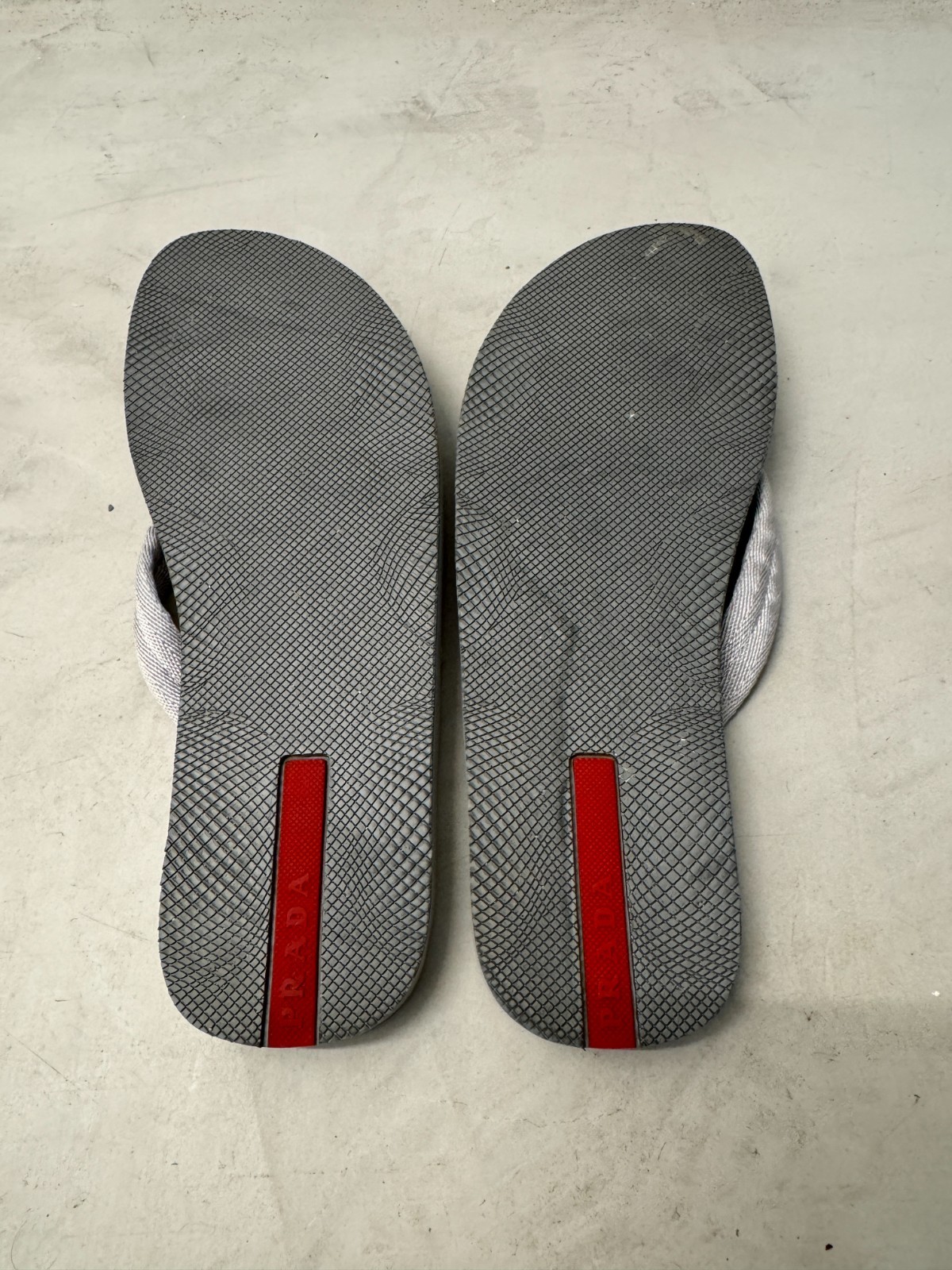 PRADA Grey Rubber Flip Flops Sandals Silver V Strap Synthetic UK6 EU39
