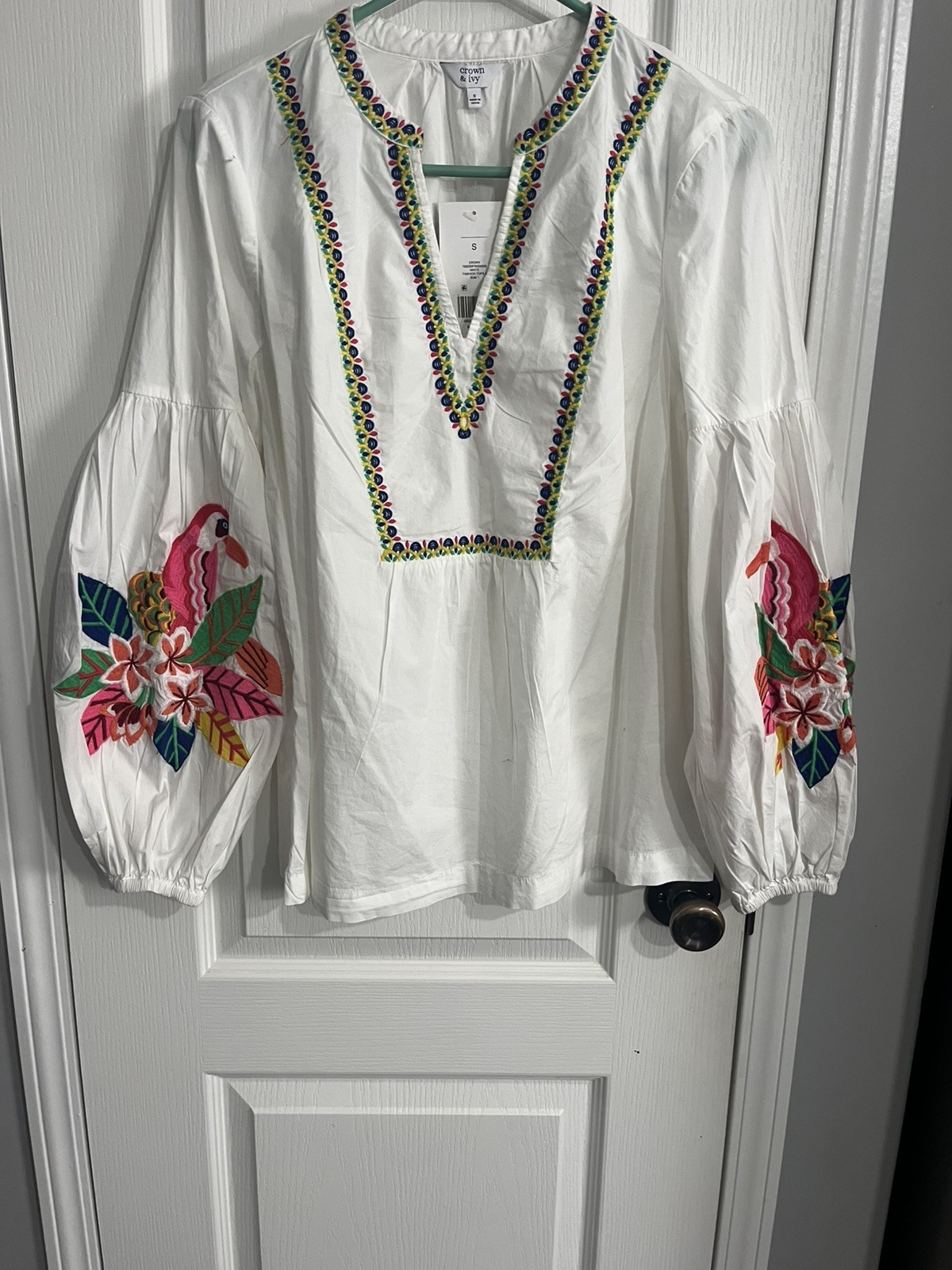 NWT Crown & Ivy Embroidered V-neck Tropical Floral Birds Tunic Top Small