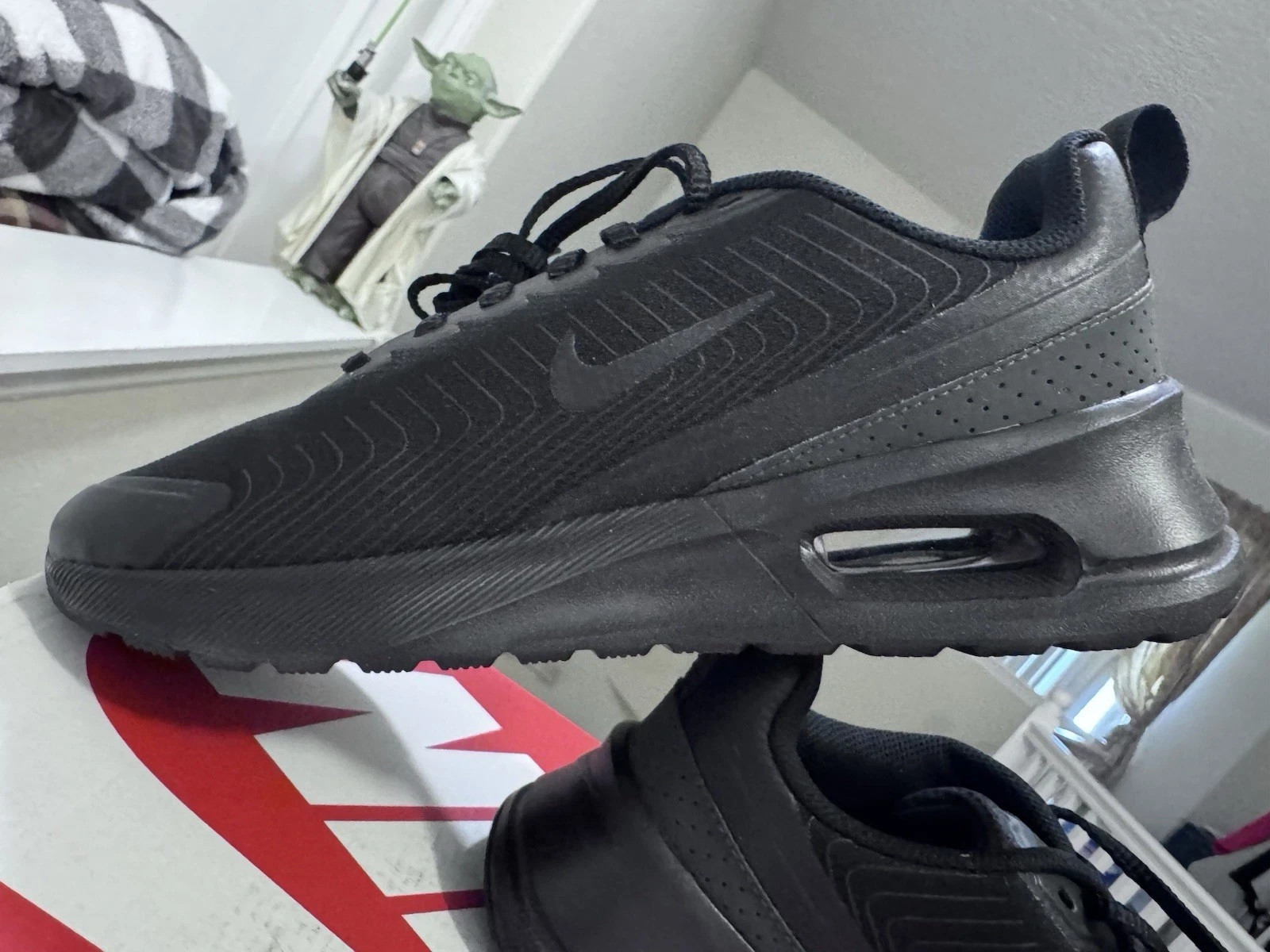 Nike Air Max Nuaxis Sneakers Men’s 10.5 Woman’s 12 Black Anthracite FD4329-004