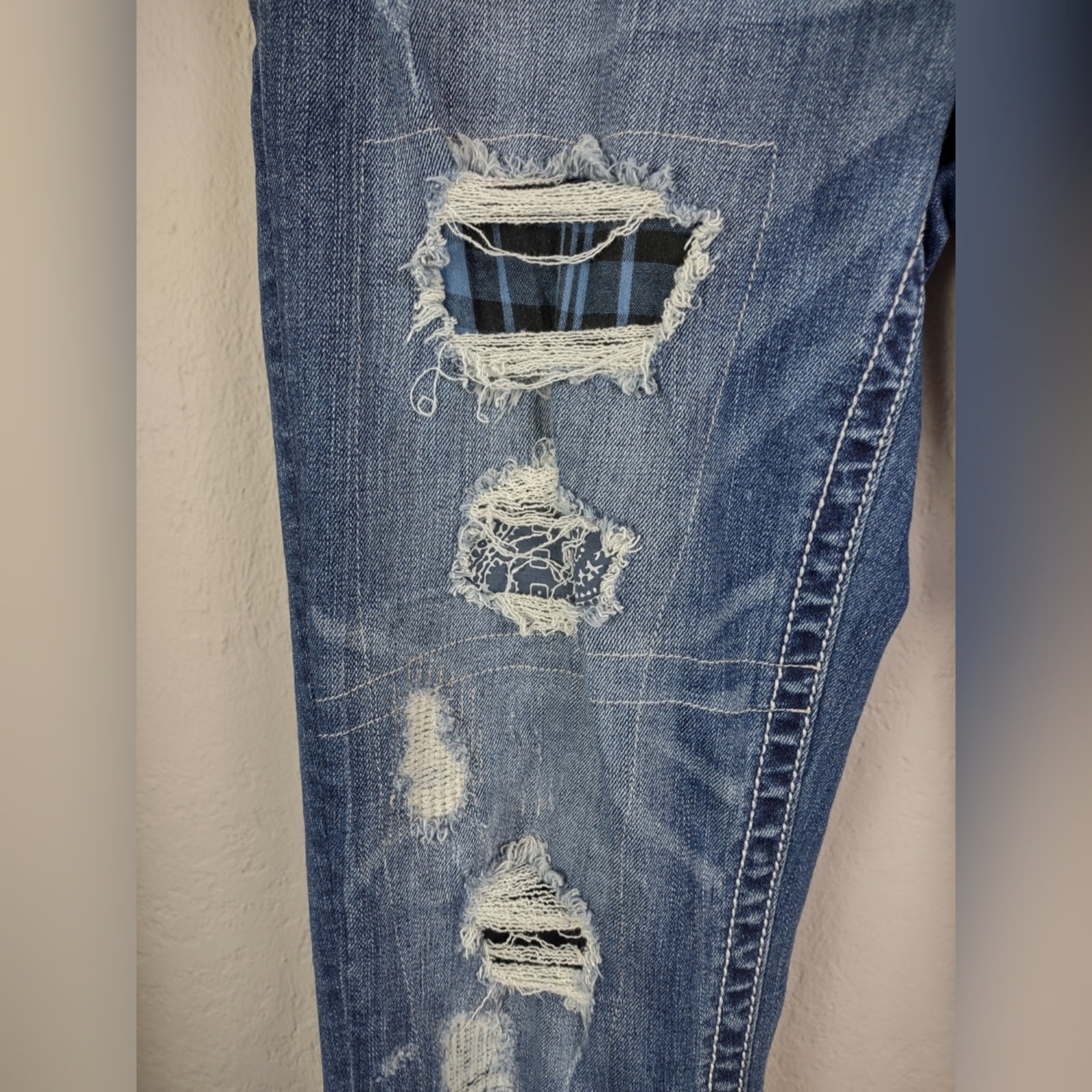 Miss Me Torn Contrast Destoyed Patch Boyfriend Ankle Jeans JB5151A329 Size 27