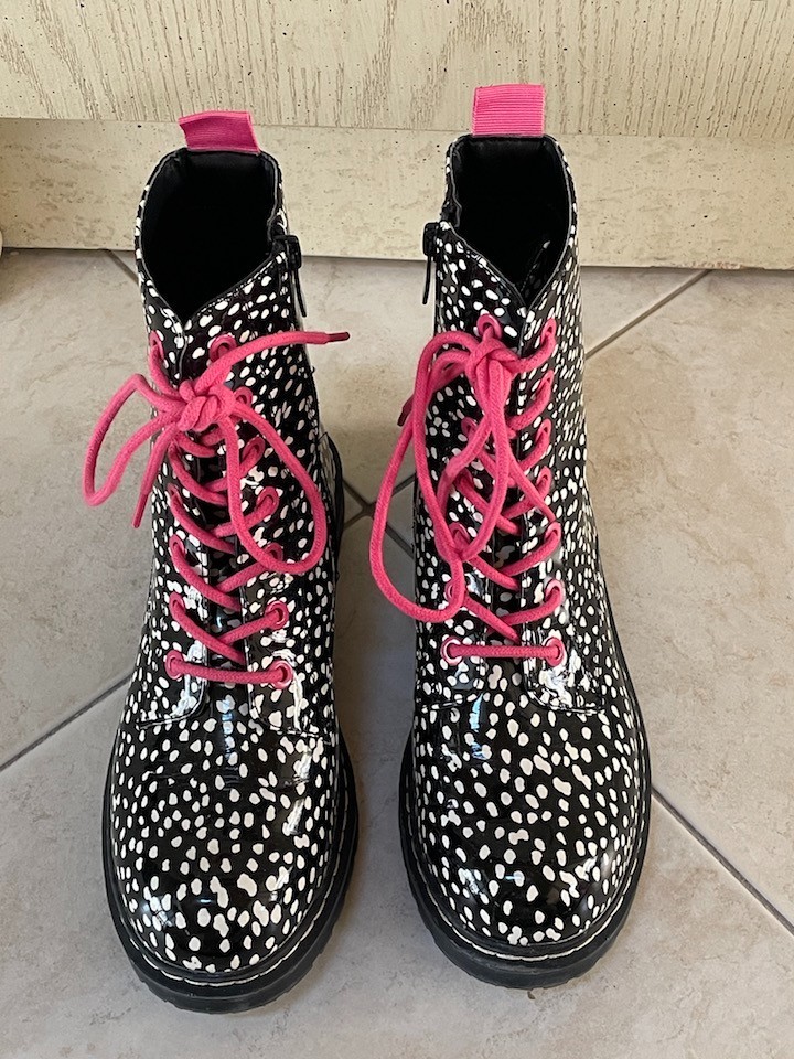 BETSEY JOHNSON POLKA DOT BOOTS BLACK WHITE HOT PINK LACES VEGAN SIZE 6 WOW!
