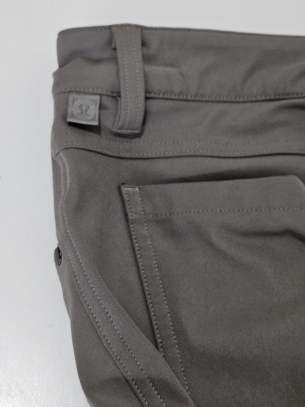 Lululemon ABC Pants Lightweight Mens 31 x 34 Silver Hidden Pocket LM5593S Golf