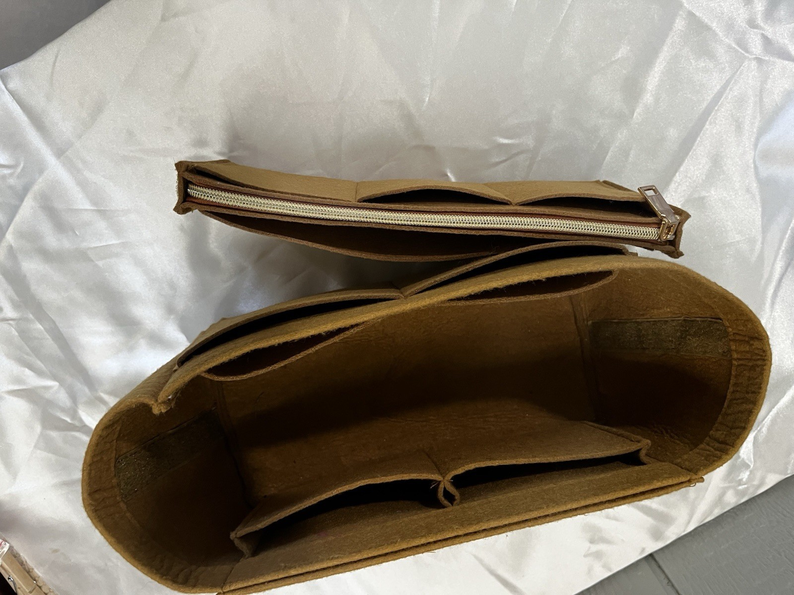 11x6x6 OMYSTYLE Felt Purse Organizer Insert in brown. Removable section