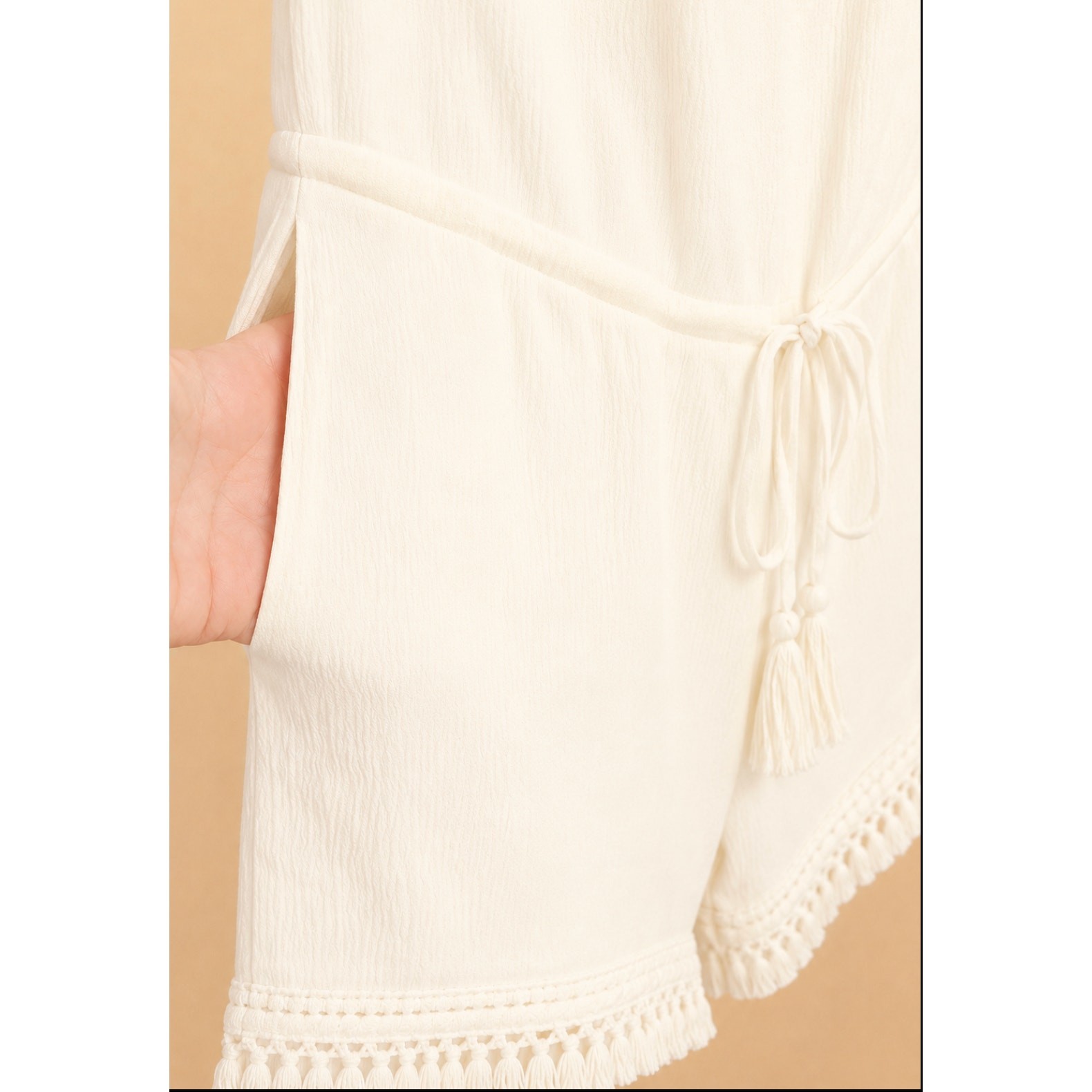 Davi & Dani White Off Shoulder Boho Romper Tassel Fringe Crochet Trim NWT M