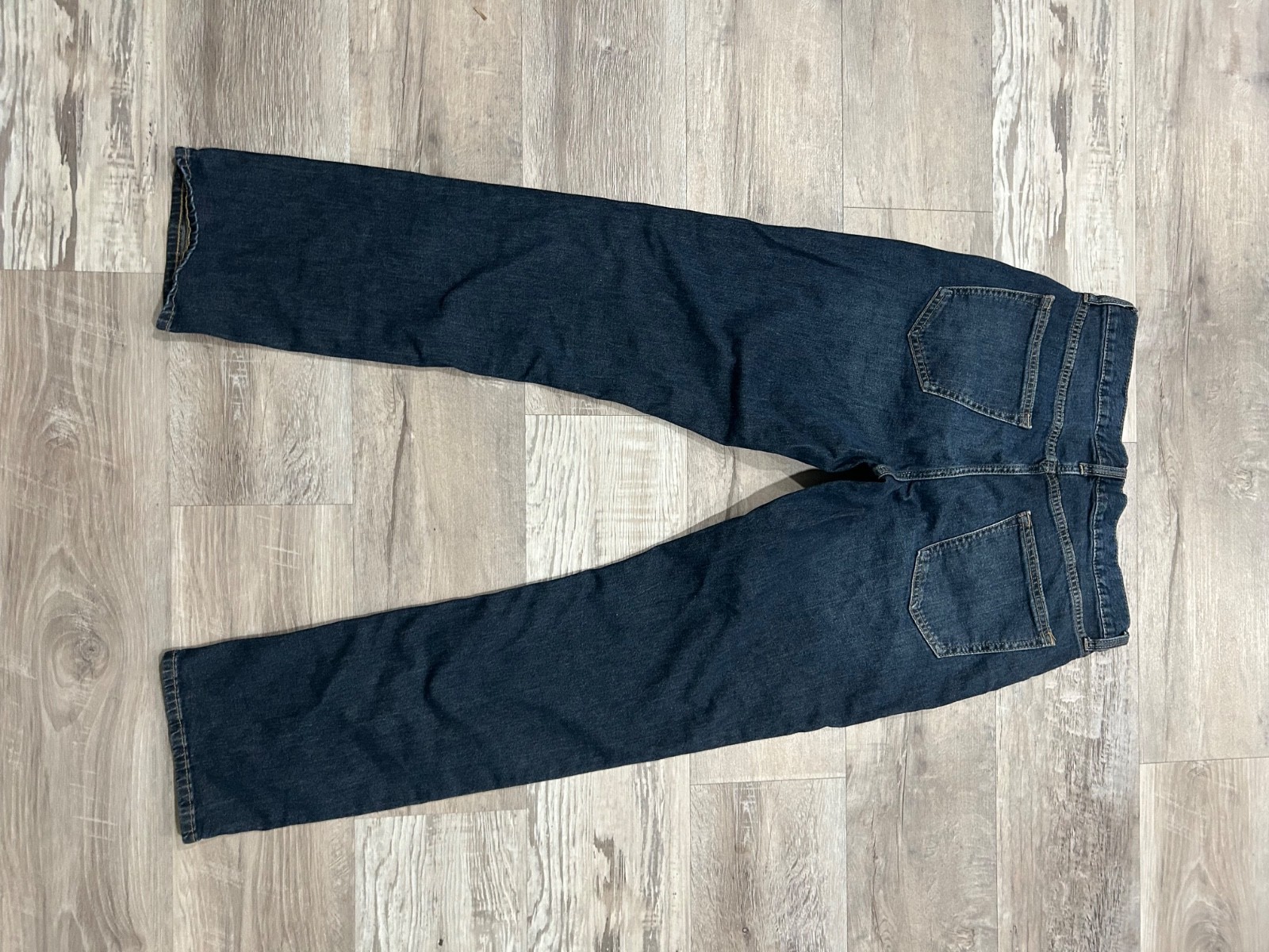 Old Navy 33×32 straight dark blue jeans in great condition