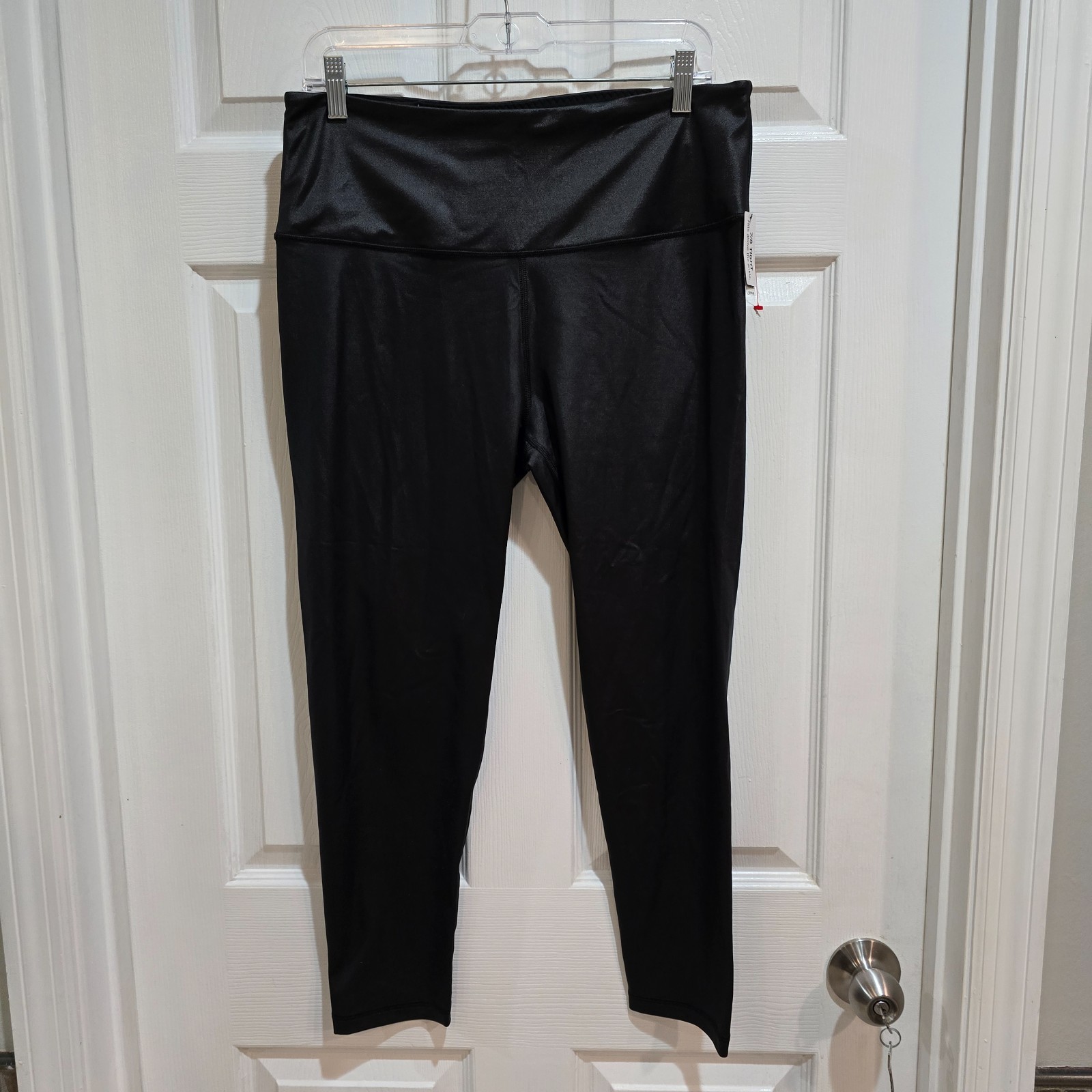 Victoria Sport Women’s Total Knockout 7/8 Tight Leggings Black Pockets NWT XL