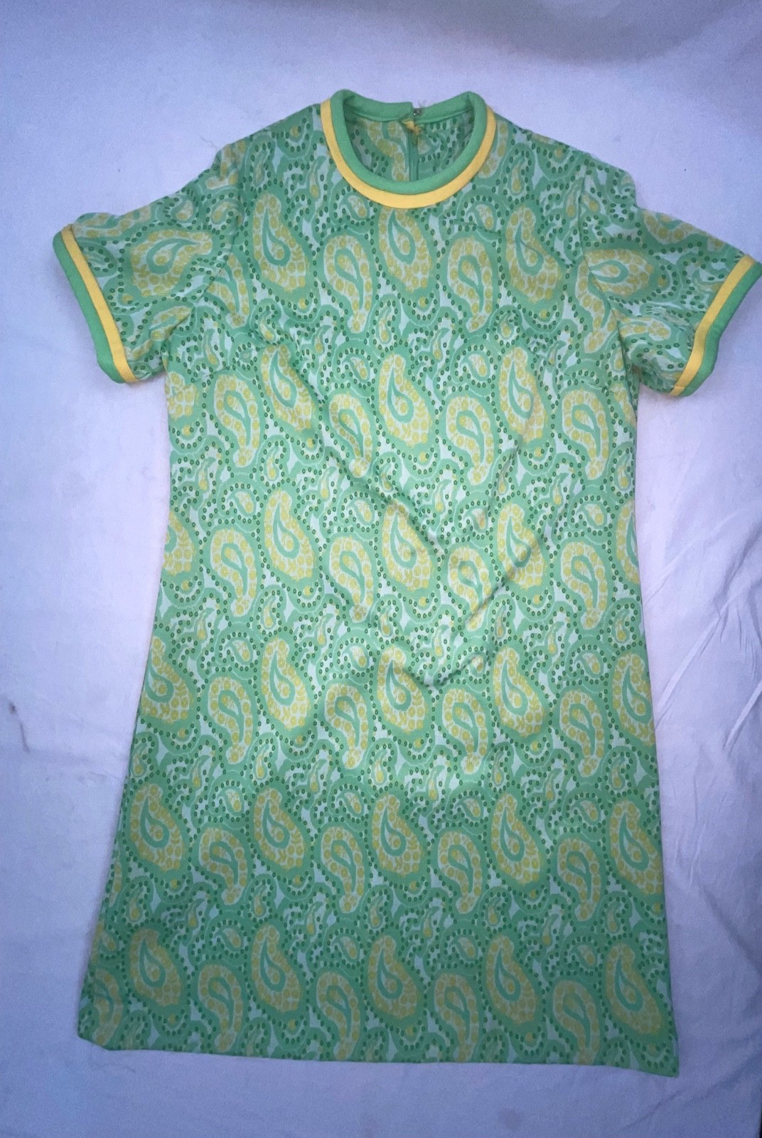VTG 60S 70S WOMENS POLYESTER PAISLEY GREEN WHITE YELLOW SCOOTER DISCO GOGO DRESS