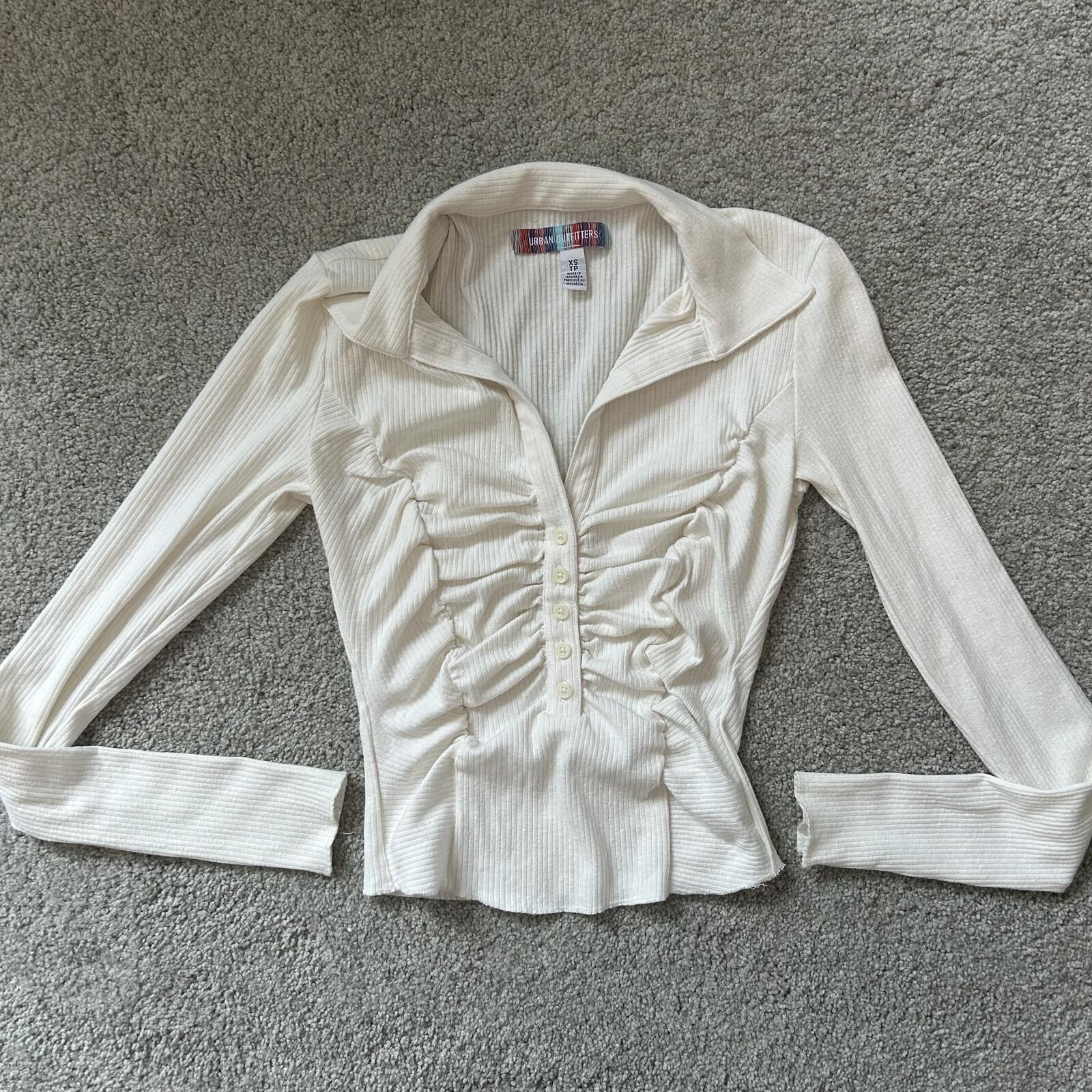 Urban Outfitters Women’s size XS Cream Ribbed Ruched Button-Front Long Sleeve