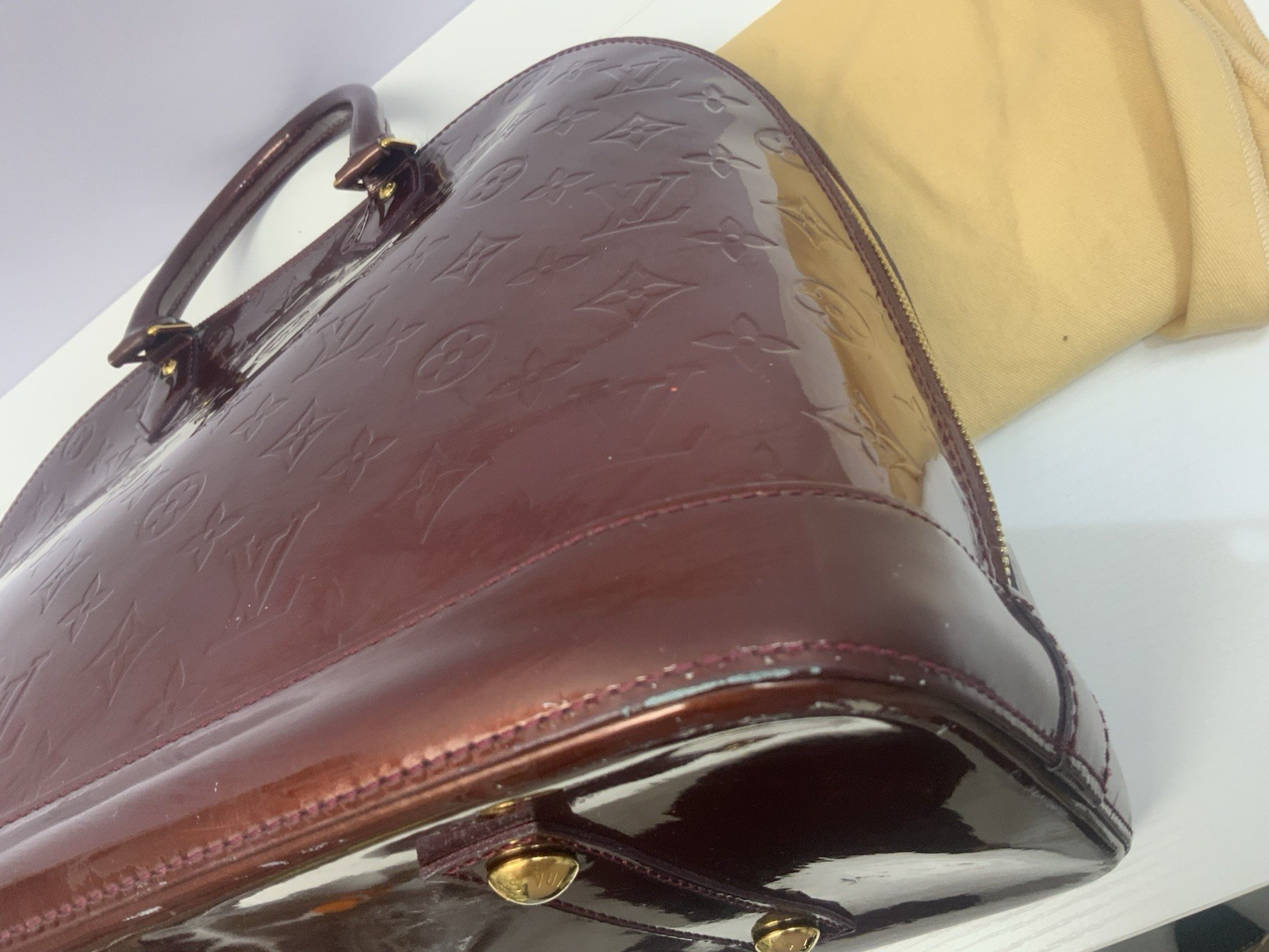 LOUIS VUITTON Alma GM Monogram Vernis Amarante (Burgandy) Bag
