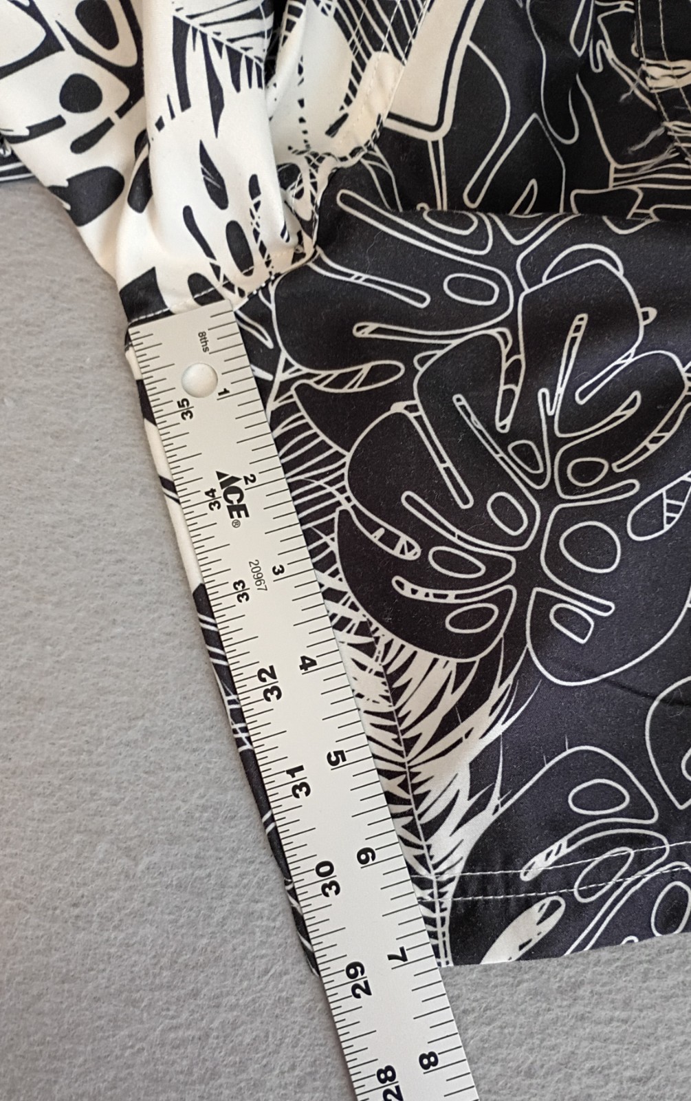 Neff UnLined Draw String Tropical Board Shorts Men Size Small Black/White