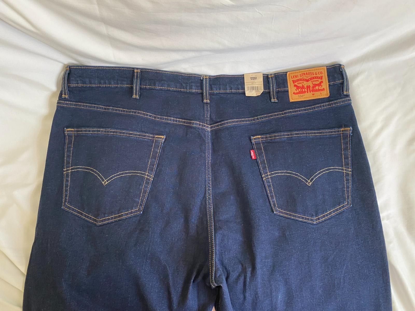 NWT $70 LEVI’S 550 Relaxed Fit Mens Blue Jeans Stretch Sits At Your Waist 48X29
