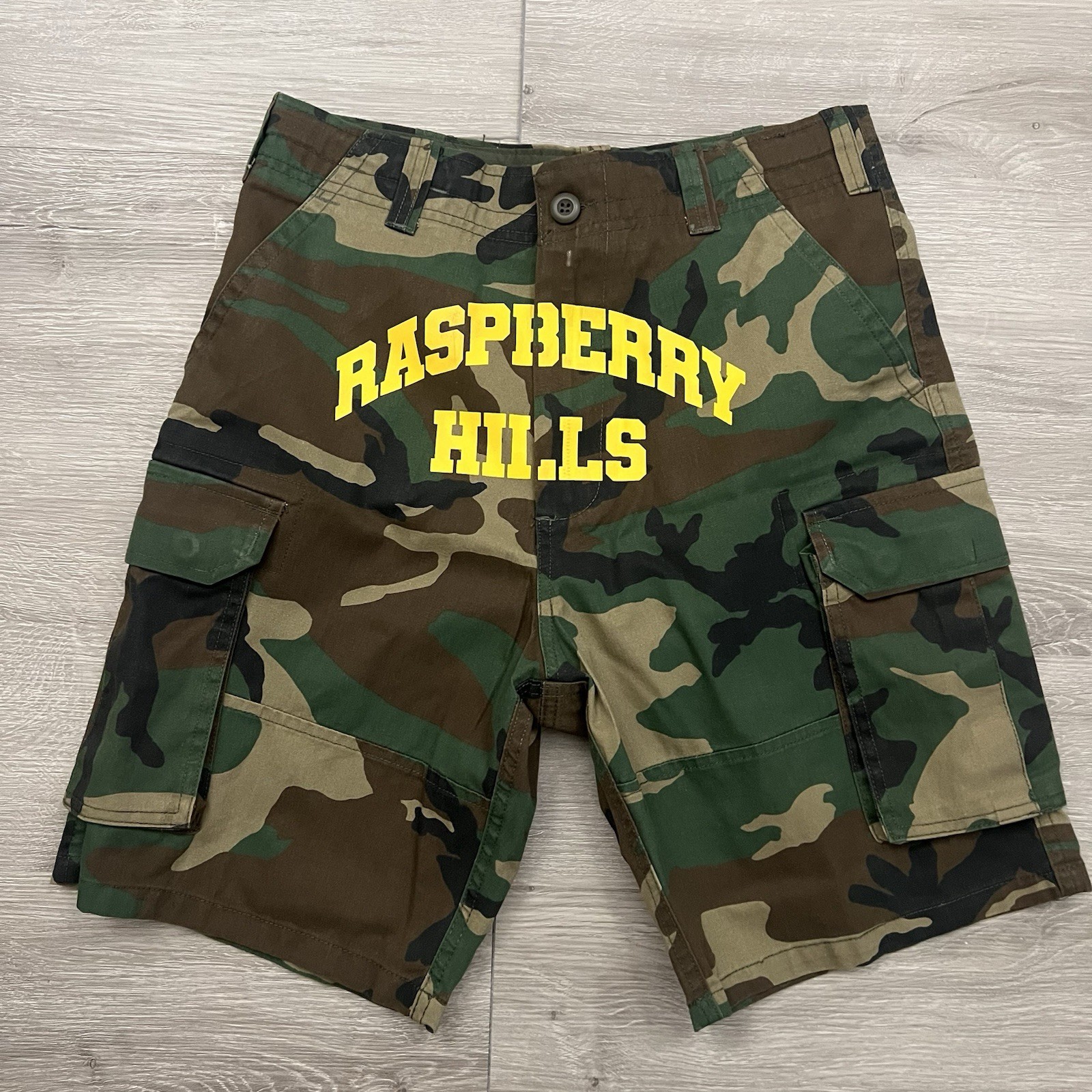 GV Gallery Camo Cargo Shorts Size Small Brand New