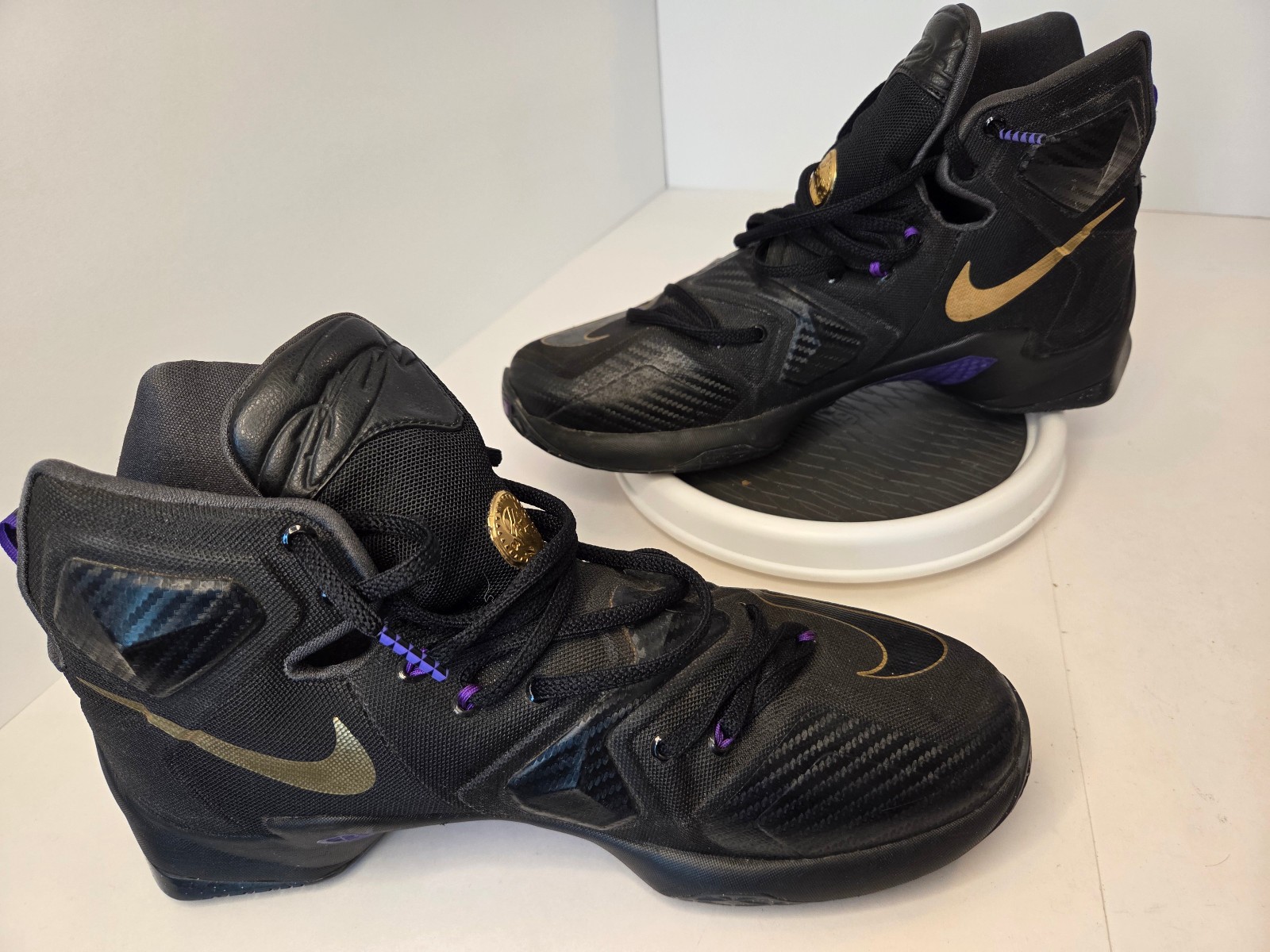 Nike LeBron James XIII Pot of Gold 807219-007 Black Gold Purple Mens 10.5 EUC