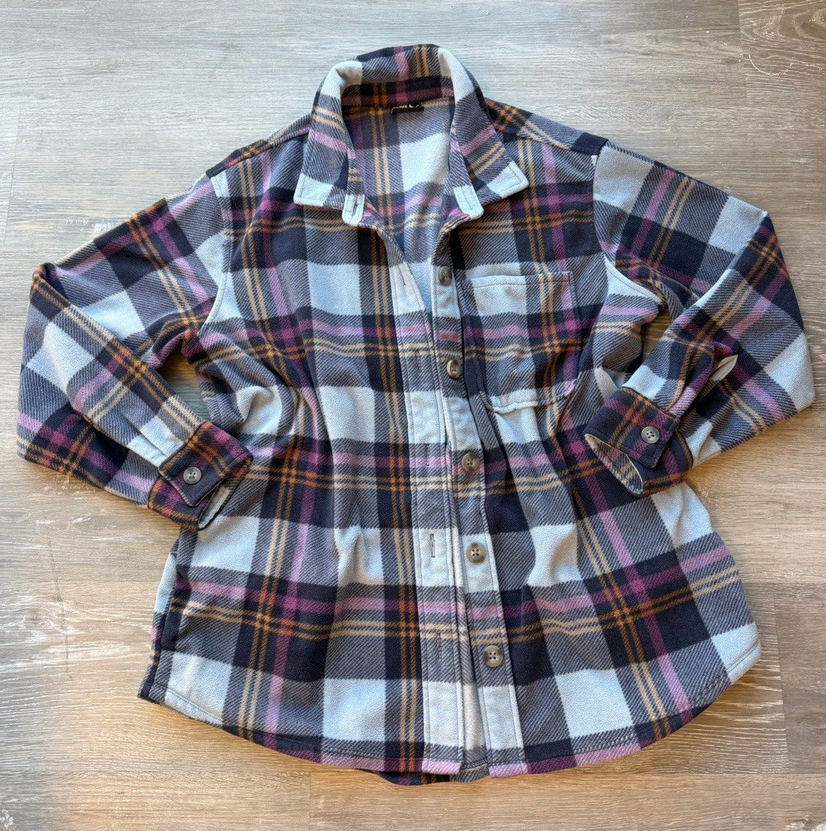 Eddie Bauer Women’s L Plaid Flannel Collared Long Sleeve Button-Up Shirt