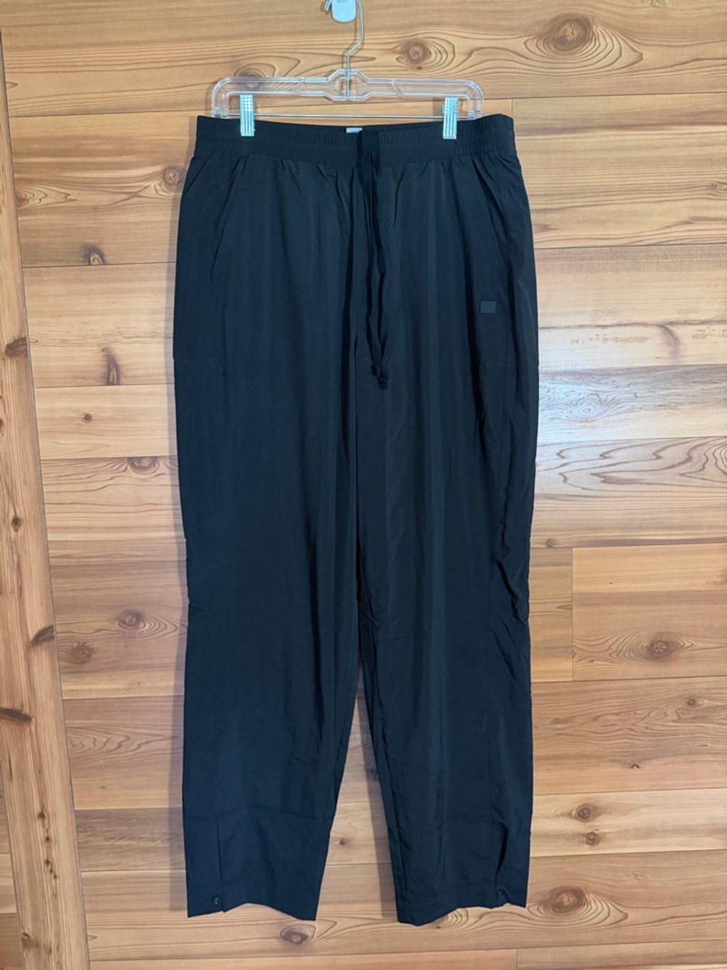 Victoria’s Secret VSX Power Lightweight Womens Black Parachute wind pants large