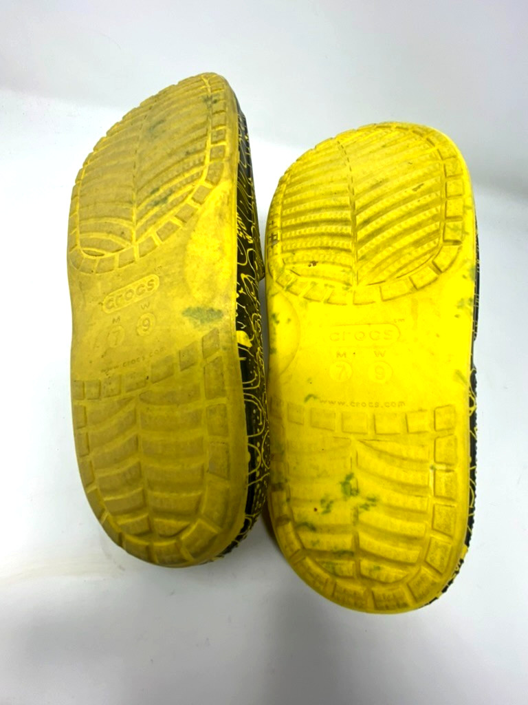 Crocs x SmileyWorld Classic Slide Sandals Yellow Smiley Face – Unisex W9 M7 – Pr