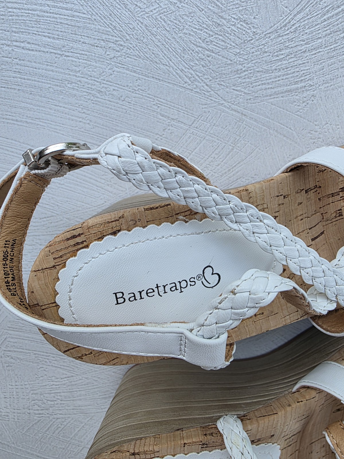 BareTraps White Mairi Wedge Sandals with Multi-Strap Size 9.5M Summer Boho