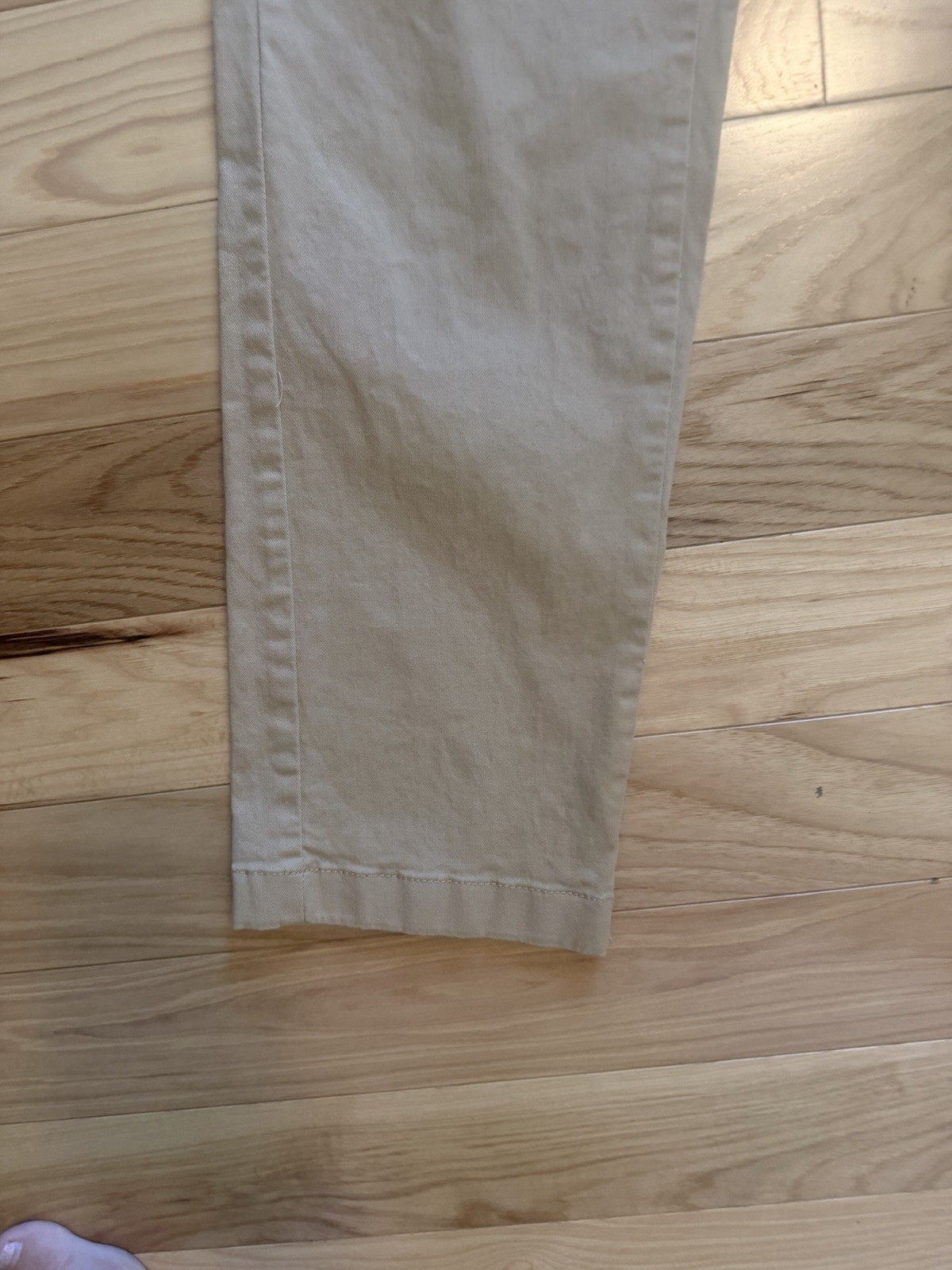 L.L.Bean Favorite Fit feature a classic straight-leg cut Women Size 4